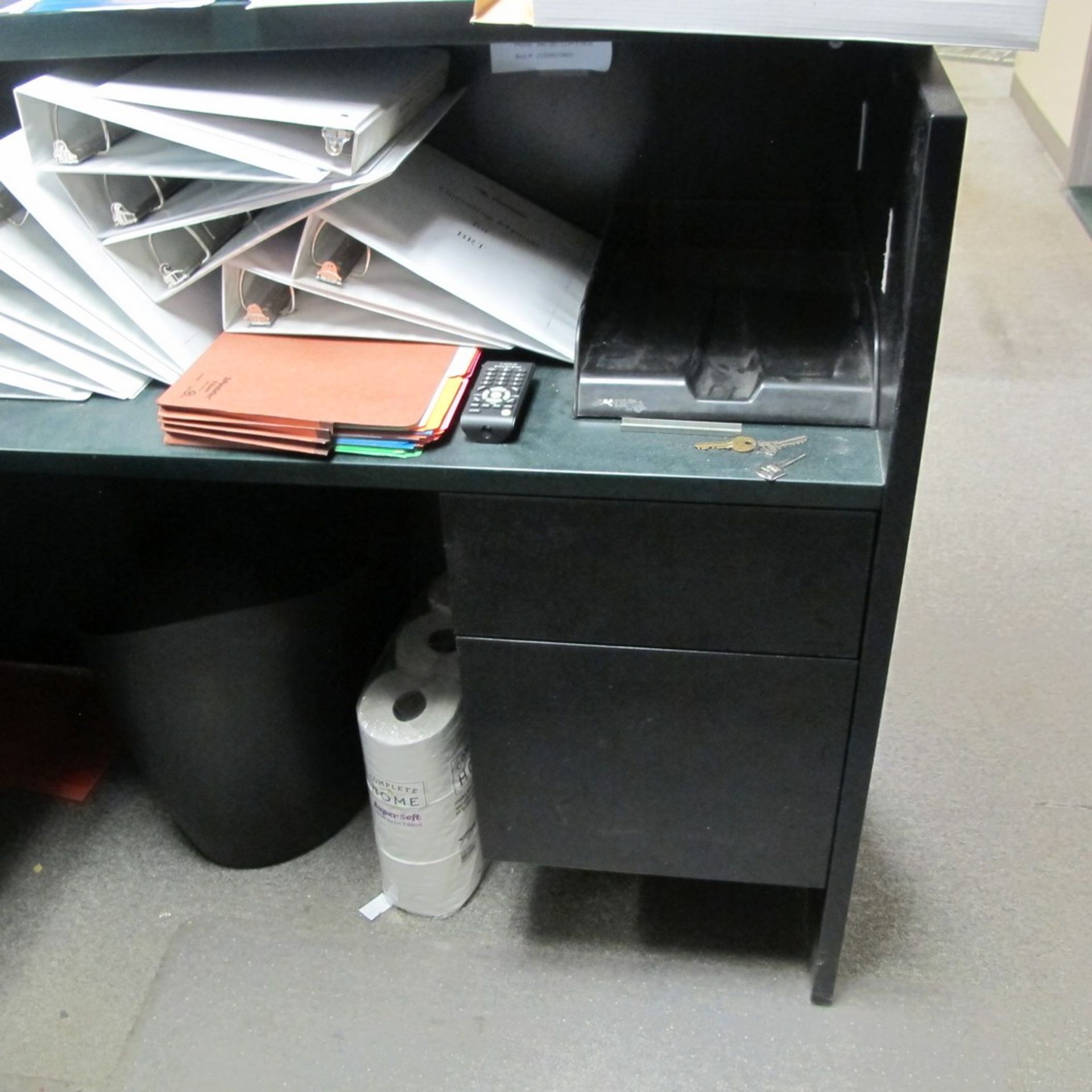 RECEPTION STATION, L-SHAPED W/ CREDENZA AND HUTCH, (1) CHAIR (FURNITURE ONLY) (LOWER OFFICES) - Image 4 of 4