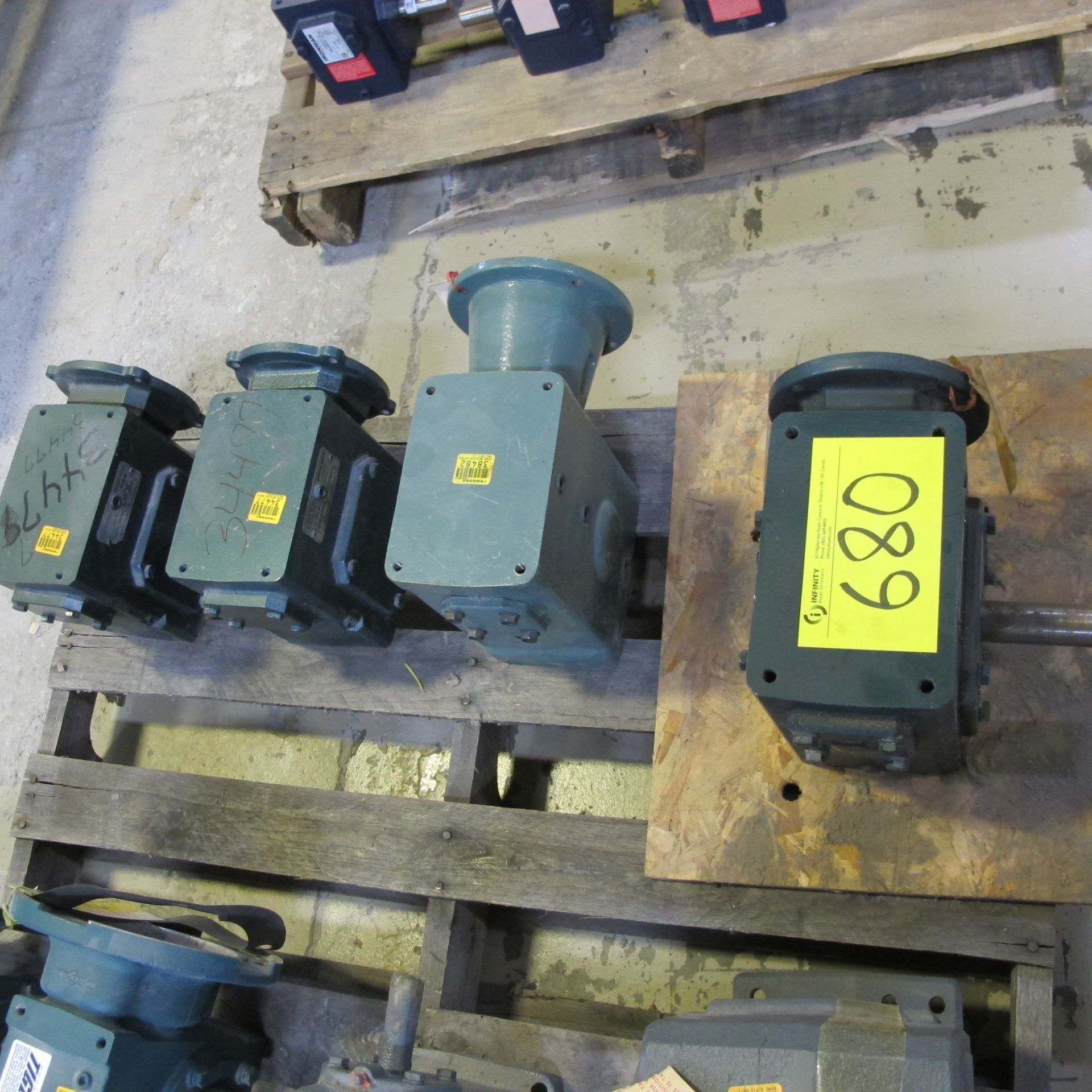 LOT OF (4) GEARBOXES IN ROW, GROVE HEAR BM011-2, RATIO 2:1, WEPCO 4ACLH, RATIO 40:1, (2) GROVE