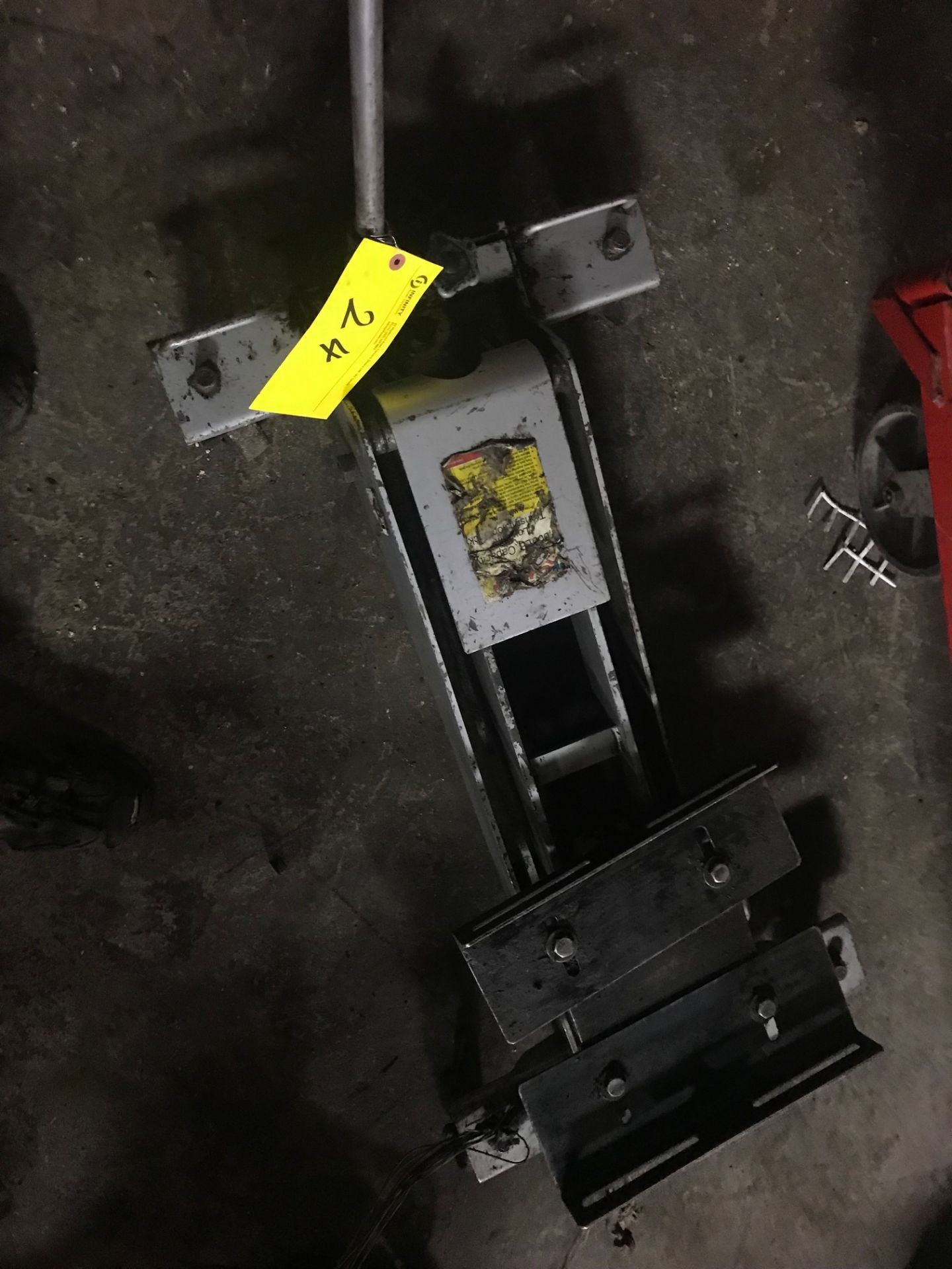 MANUAL HYDRAULIC TRANSMISSION JACK, 1,000LB CAP. - Image 3 of 3