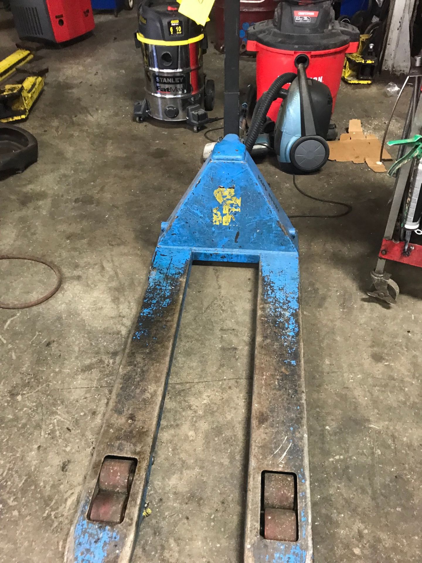 TRANS ARYA 5,000LB CAP. PALLET JACK - Image 4 of 5