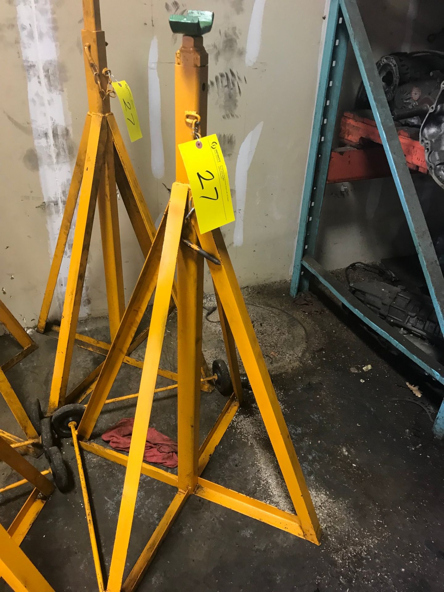 LOT OF (2) MANUAL JACKS