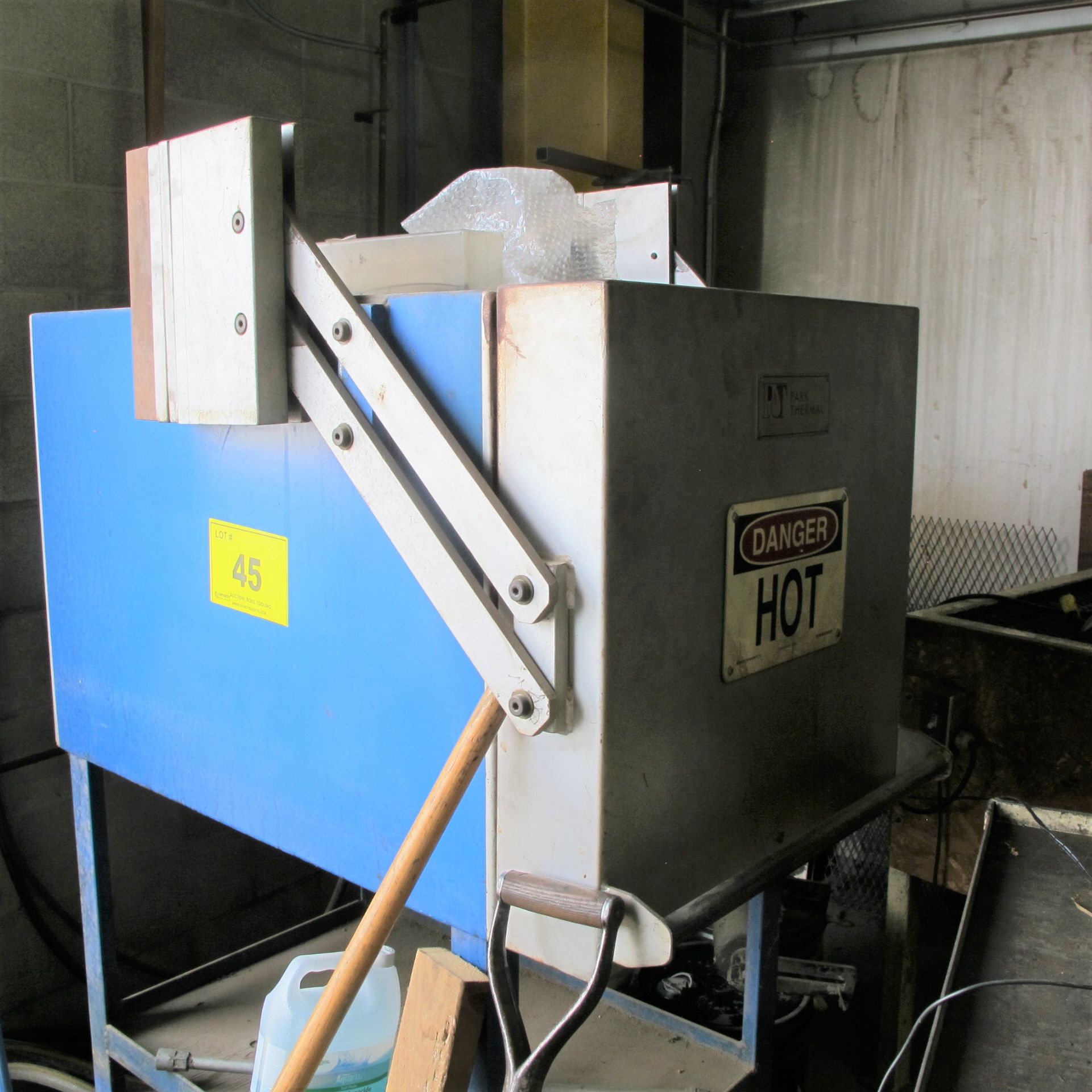 PARK THERMAL FURNACE W/ CONTROL PANEL AND STAND