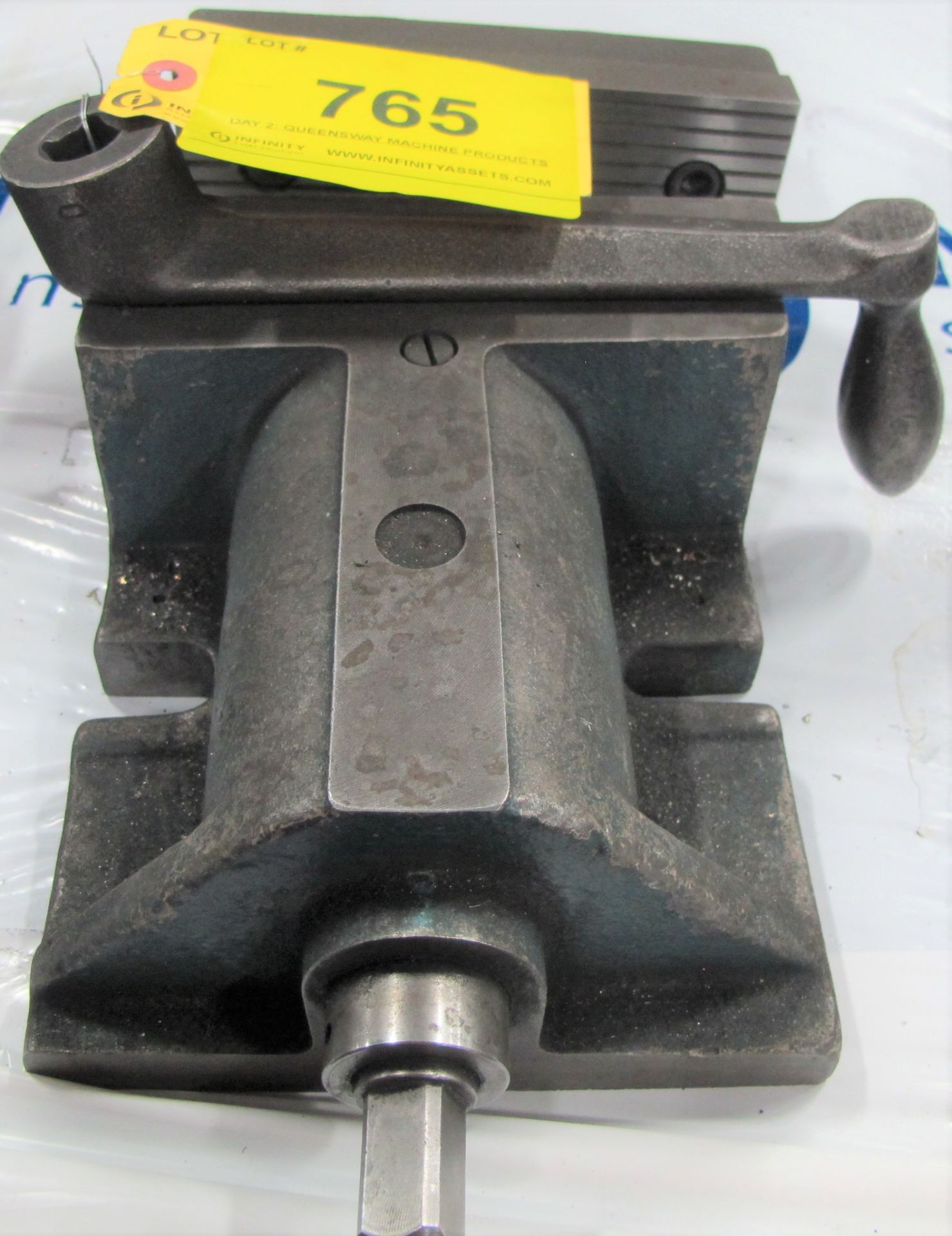 8" BENCH VISE - Image 2 of 2