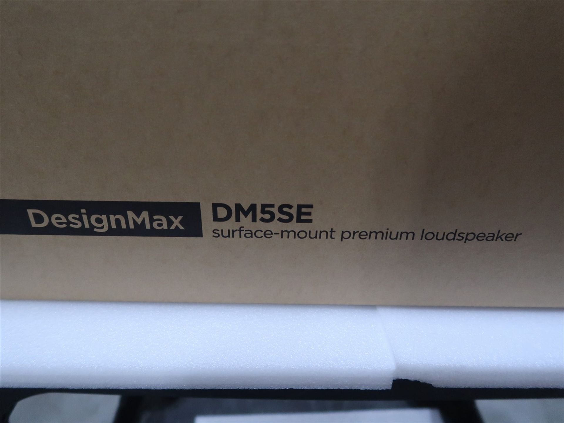 BOSE DESIGNMAX DM5SE SURFACE MOUNT PREMIUM LOUD SPEAKER, WHITE, PAIR, 70V/100V/80 4M, (BNIB) MSRP $ - Image 2 of 3