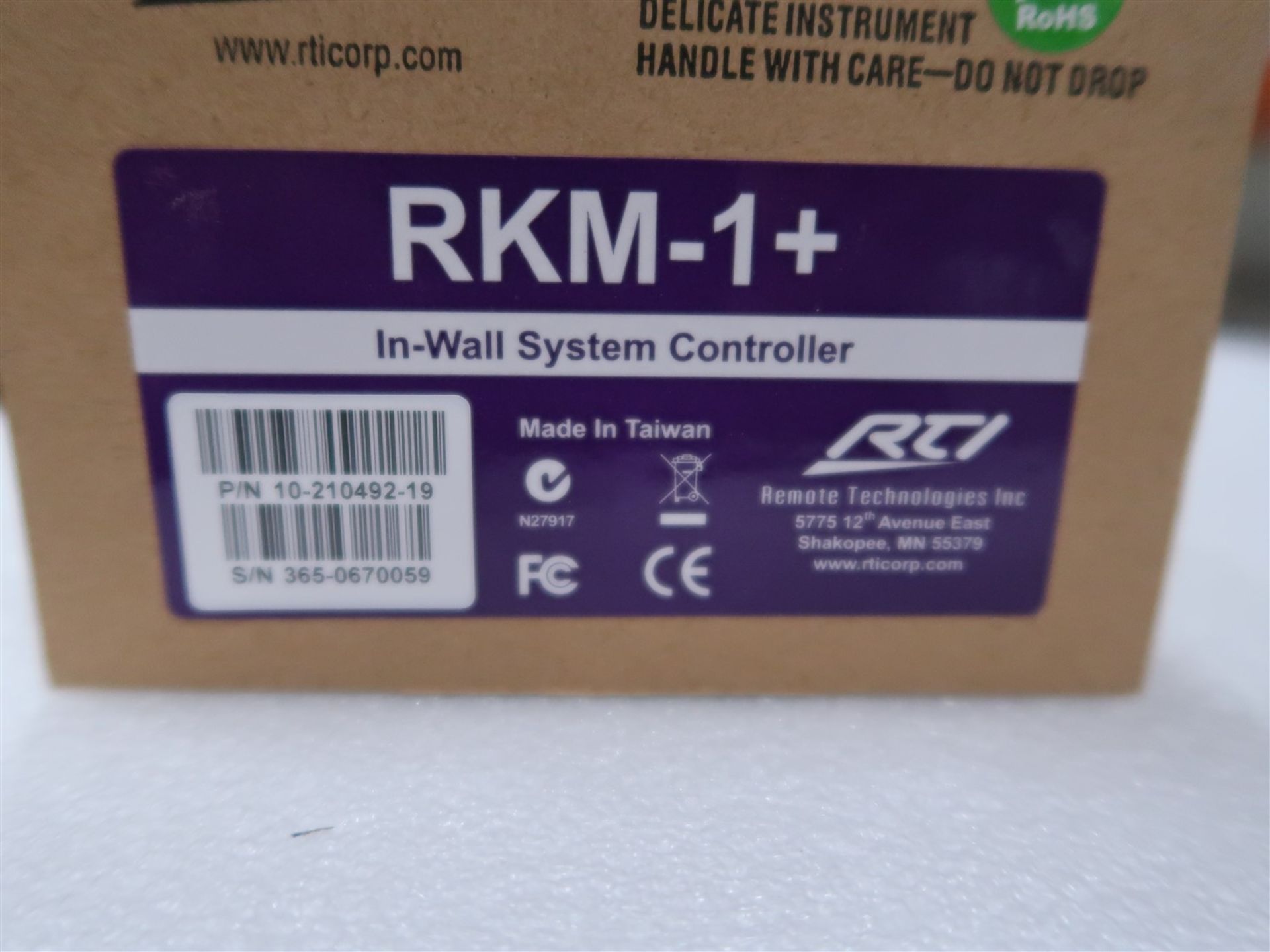 RTI RKM-1+ IN WALL SYSTEM CONTROLLER, (BNIB) - Image 2 of 2
