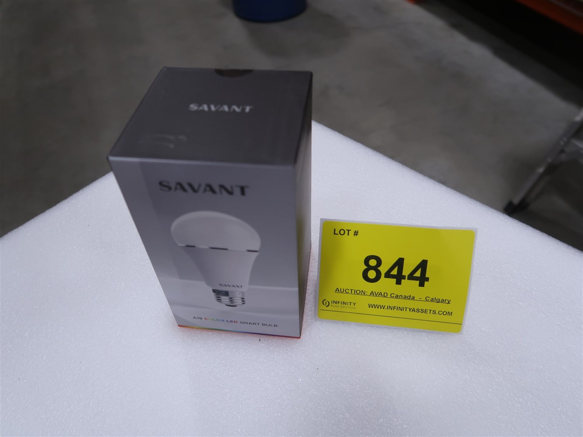 SAVANT A19 COLOR LED SMART BULB