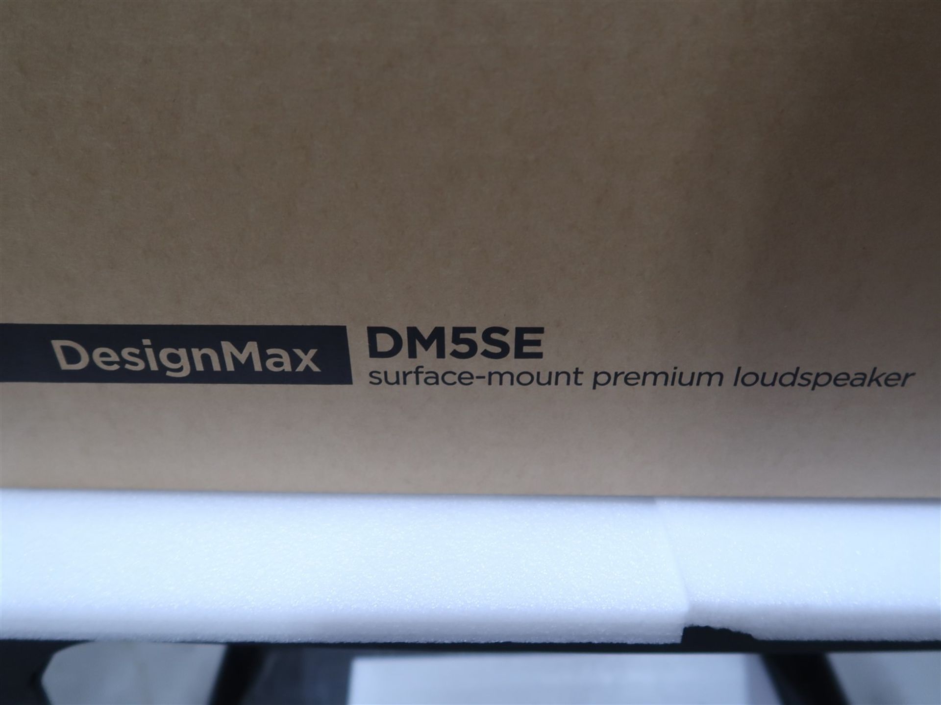 BOSE DESIGNMAX DM5SE SURFACE MOUNT PREMIUM LOUD SPEAKER, WHITE, PAIR, 70V/100V/80 4M, (BNIB) MSRP $ - Image 2 of 3