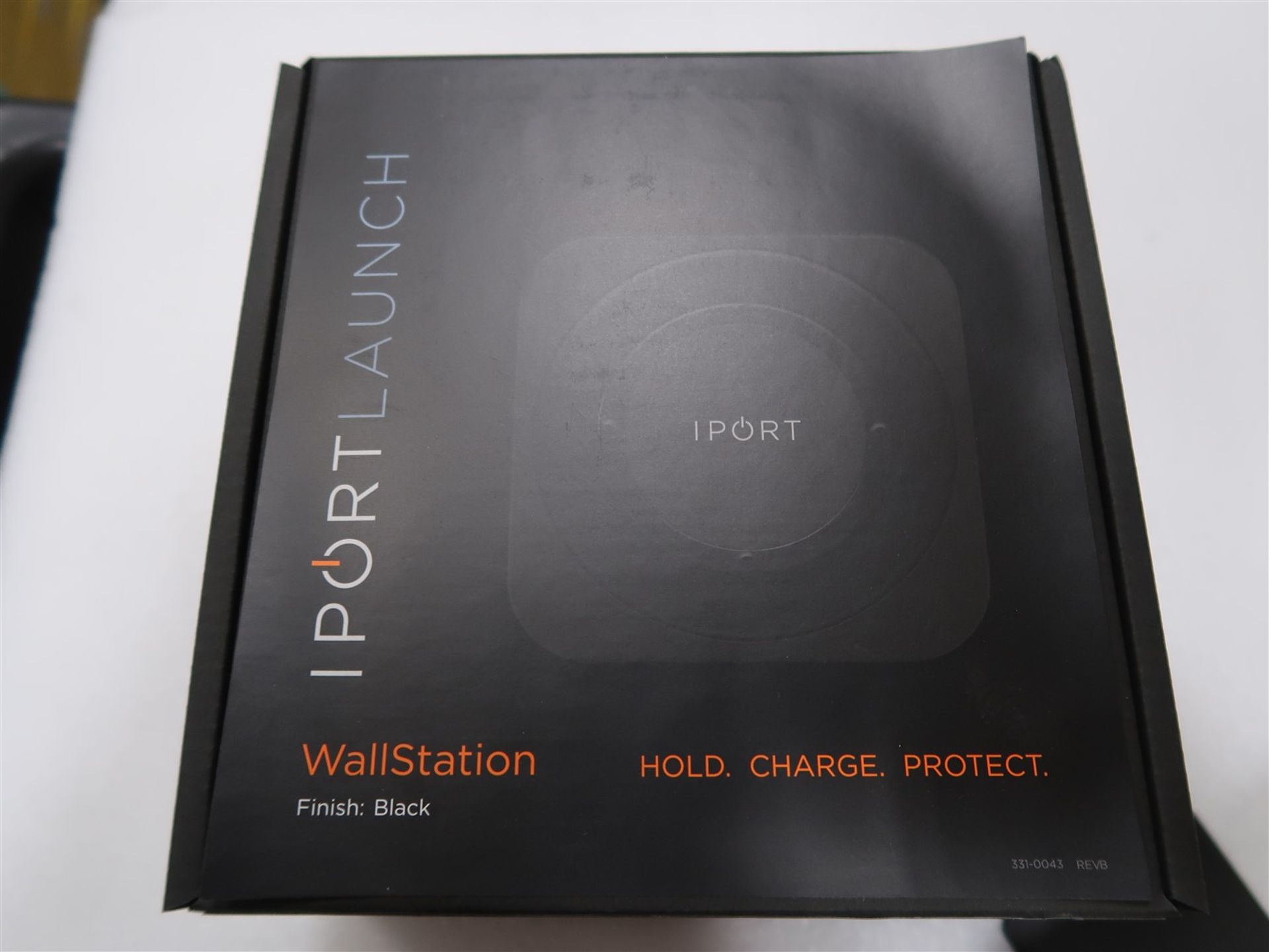 IPORT LAUNCH IPAD WALL STATION CHARGING UNIT 70170 (BNIB) - Image 2 of 3