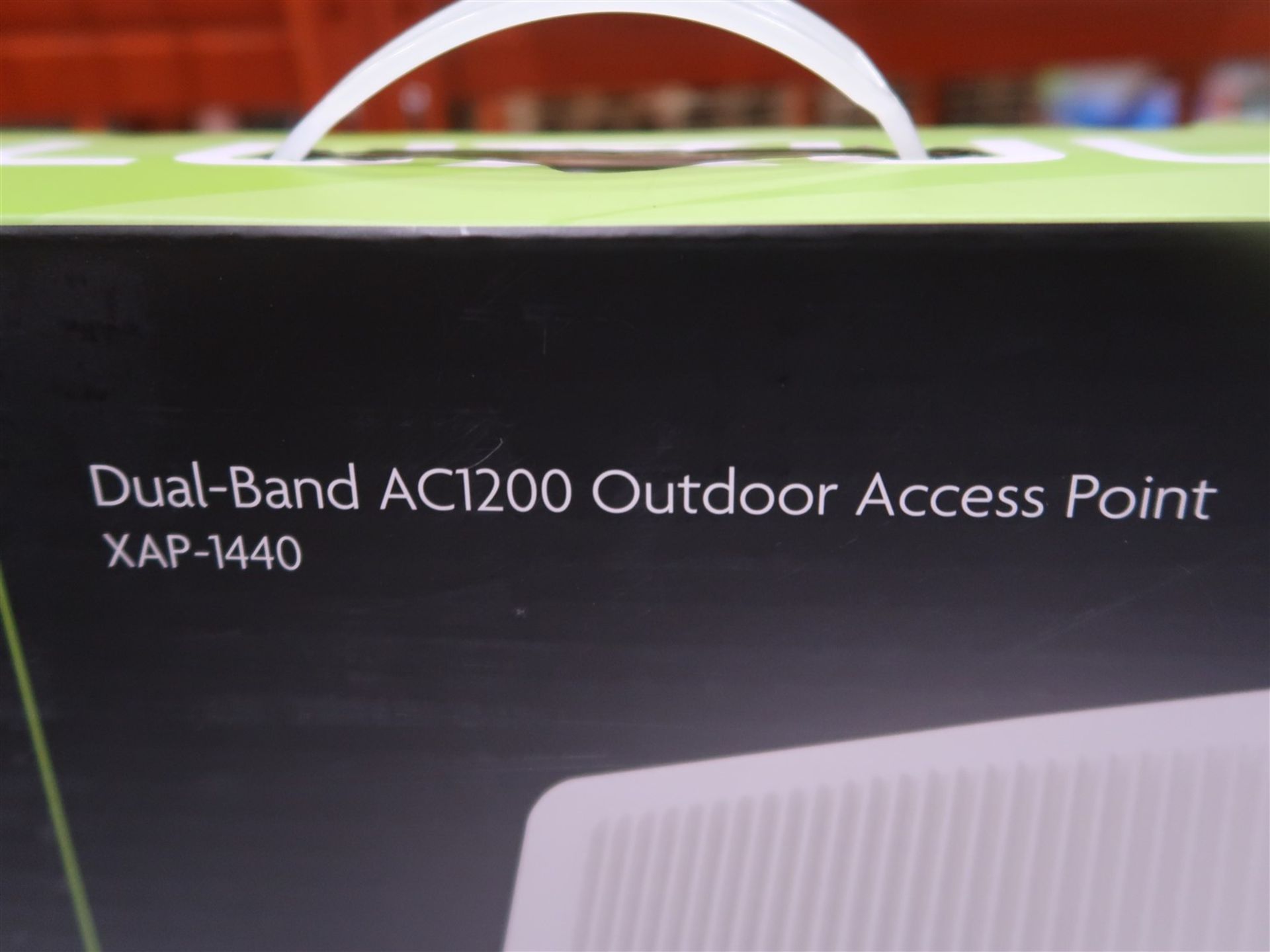 LUXUL DUAL BAND AC1200 OUTDOOR ACCESS POINT XAP 1440, (BNIB) MSRP $700 - Image 2 of 3