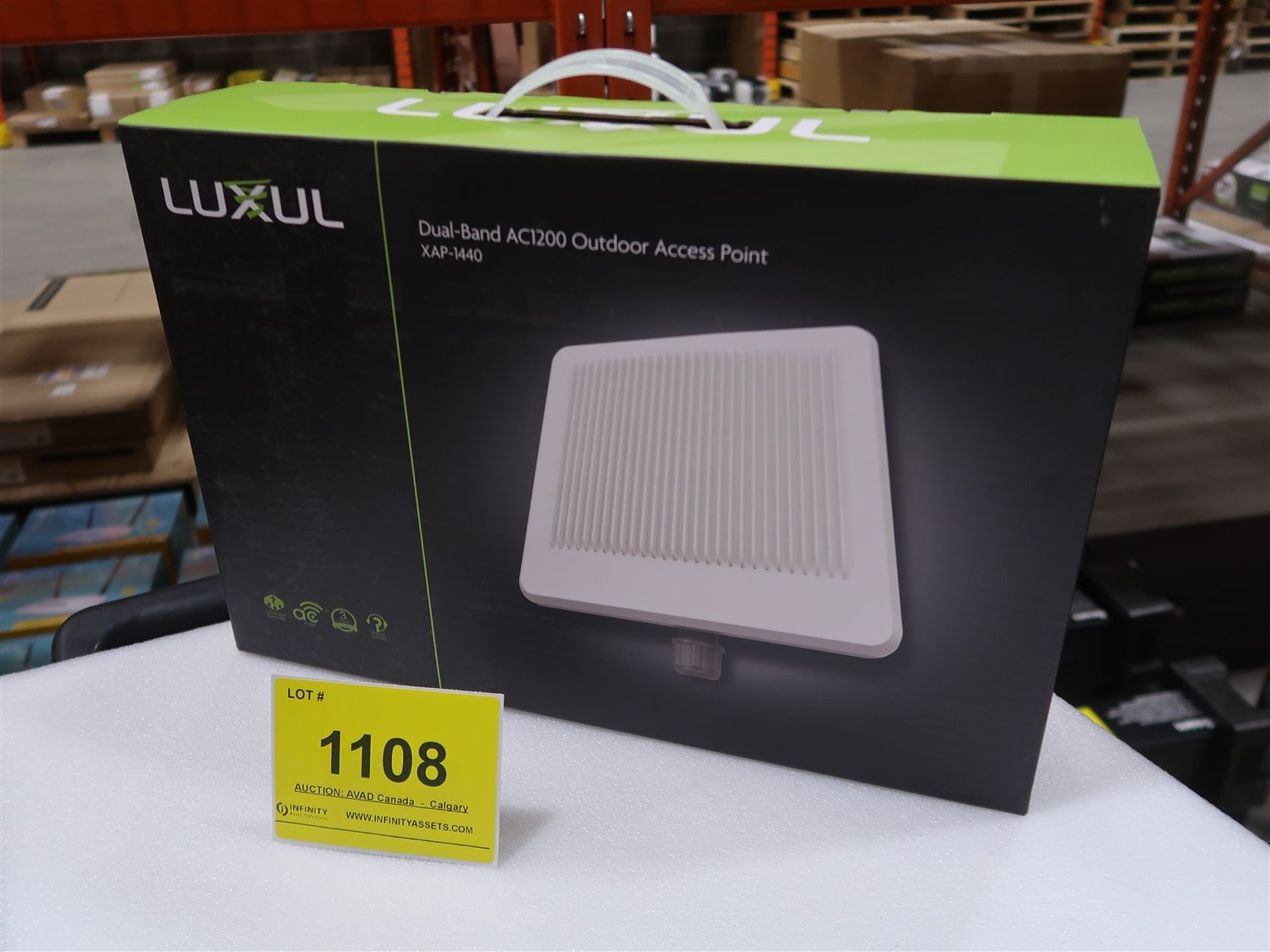 LUXUL DUAL BAND AC1200 OUTDOOR ACCESS POINT XAP 1440, (BNIB) MSRP $700