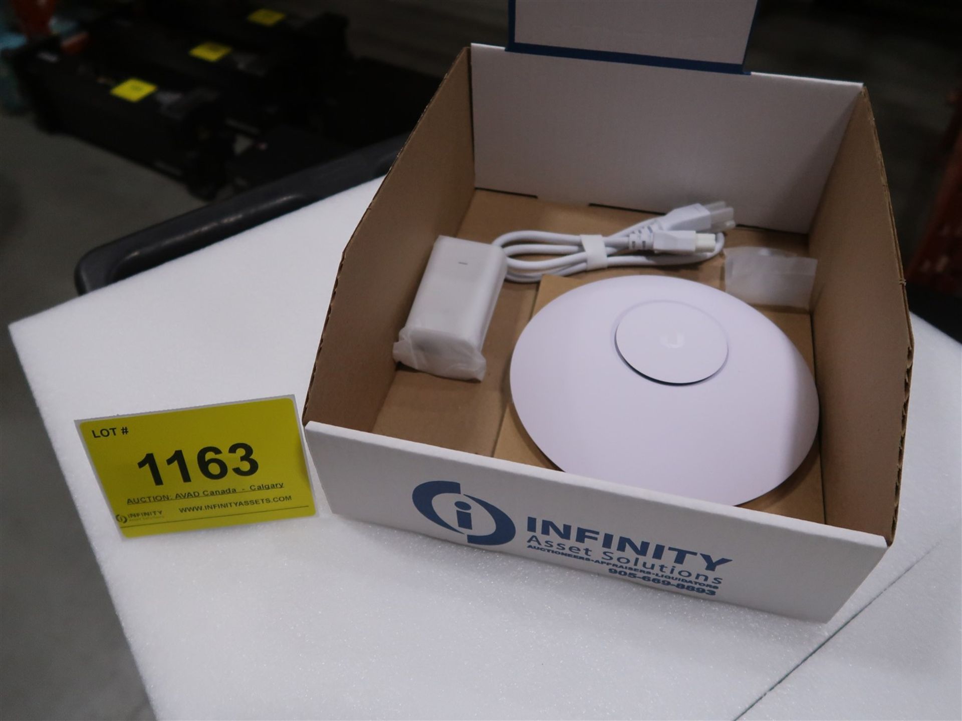 UNIFI 802.11AC DUAL RADIO LONG RANGE ACCESS POINT MOD. UAP-AC-LR, (BNIB)