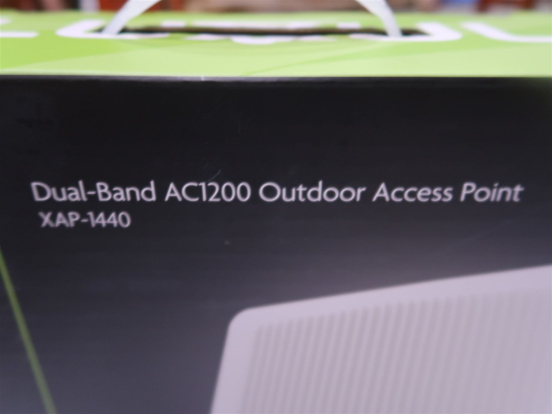 LUXUL DUAL BAND AC1200 OUTDOOR ACCESS POINT XAP 1440, (BNIB) MSRP $700 - Image 2 of 3