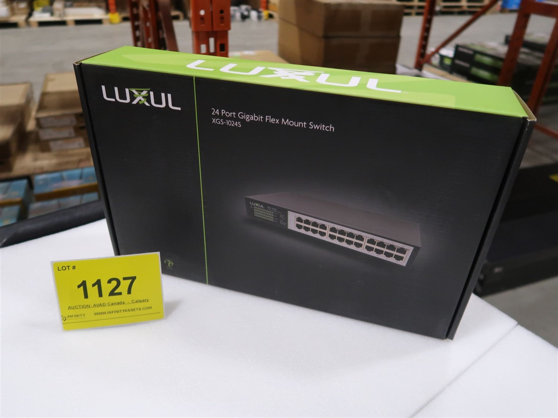 LUXUL 24 PORT GIGABIT FLEX MOUNT SWITCH XGS-10245, (BNIB) MSRP $300