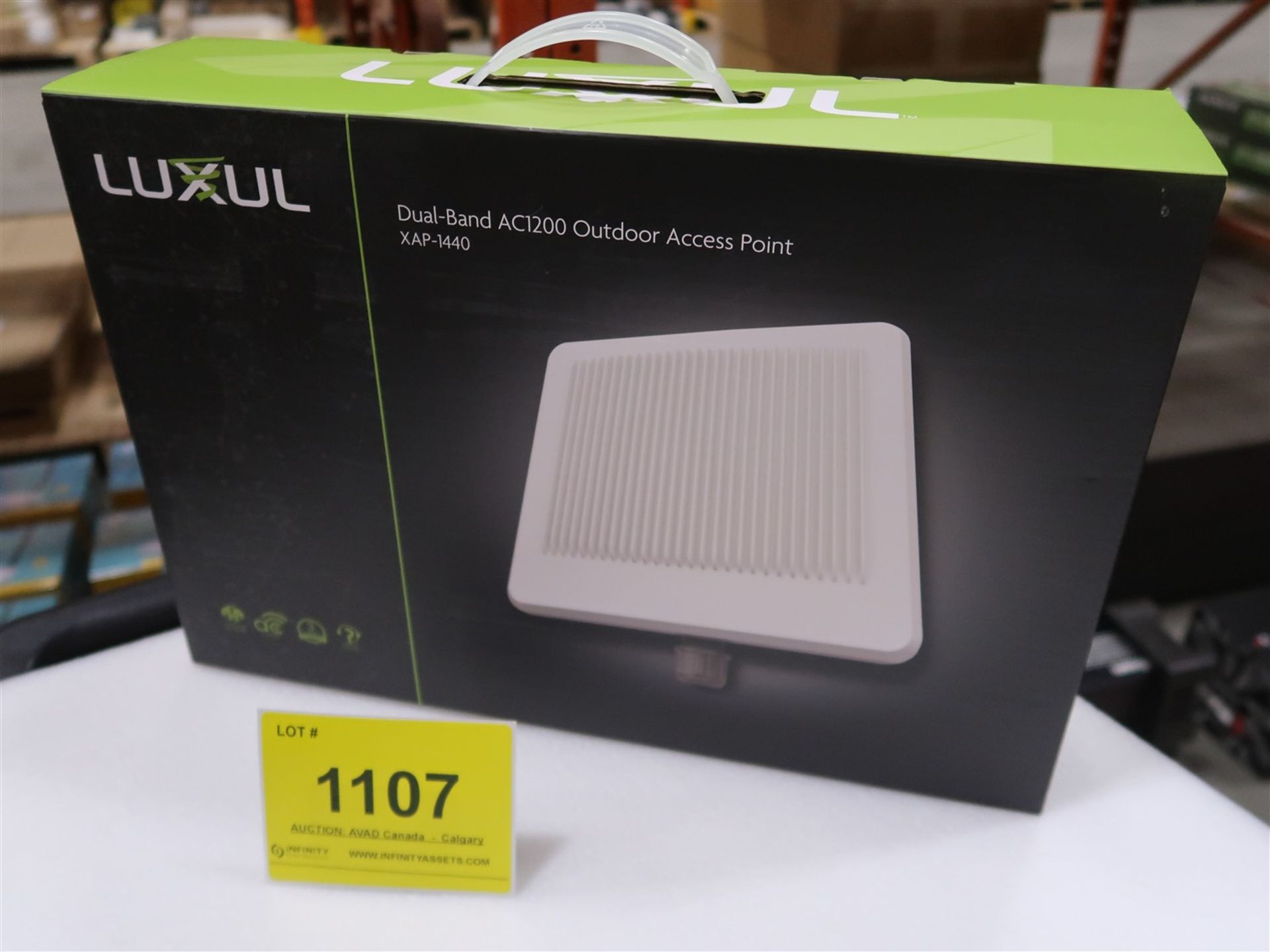 LUXUL DUAL BAND AC1200 OUTDOOR ACCESS POINT XAP 1440, (BNIB) MSRP $700