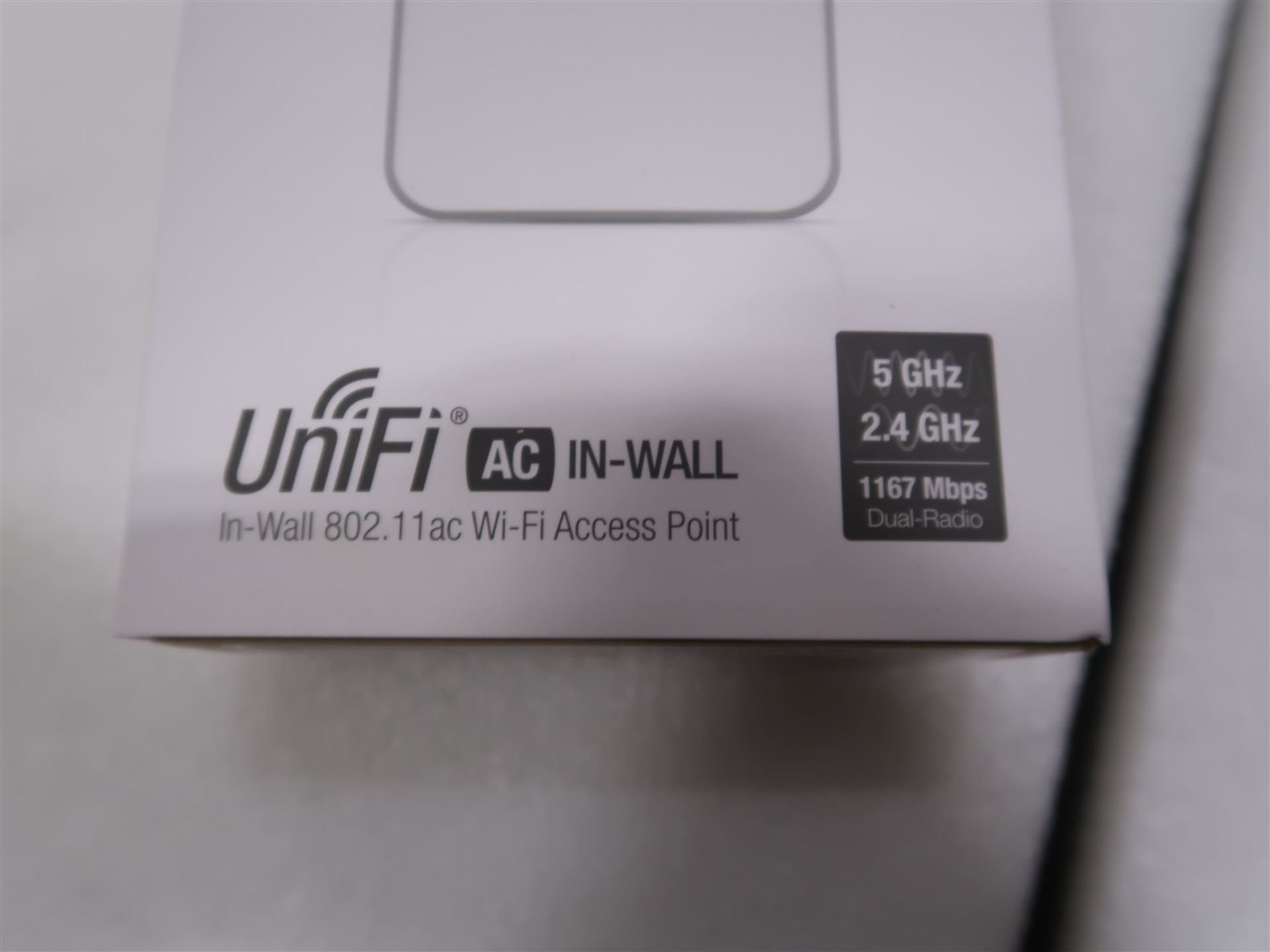 UNIFI INWALL 802.11AC WIFI ACCESS POINT 5GH2 2.4 GHZ UAP-AC-IW, (BNIB) - Image 2 of 3