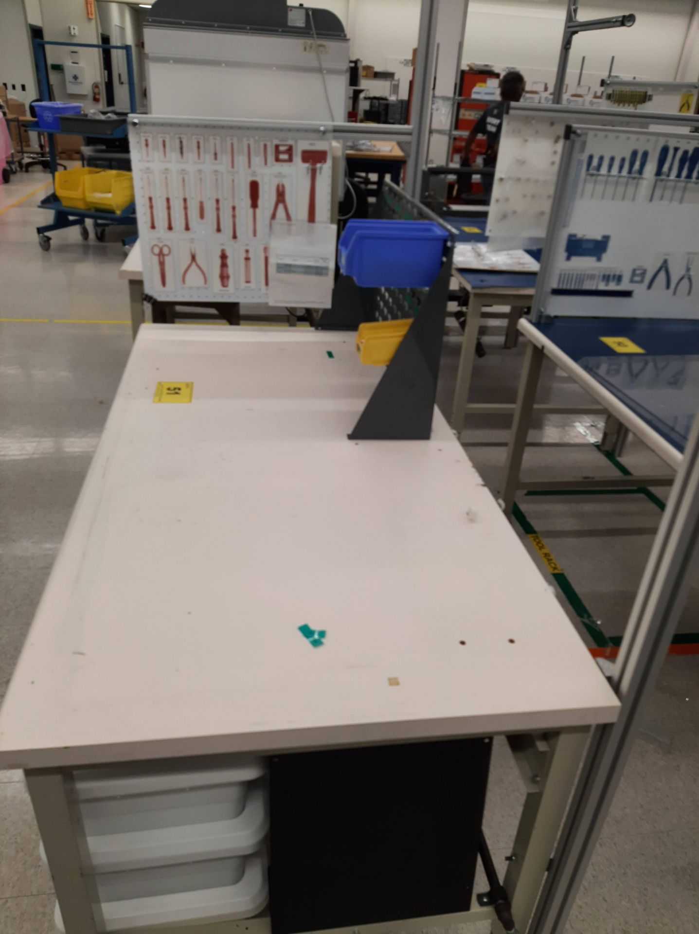 72" X 35" X 35" ASSEMBLY TABLE - Image 2 of 2