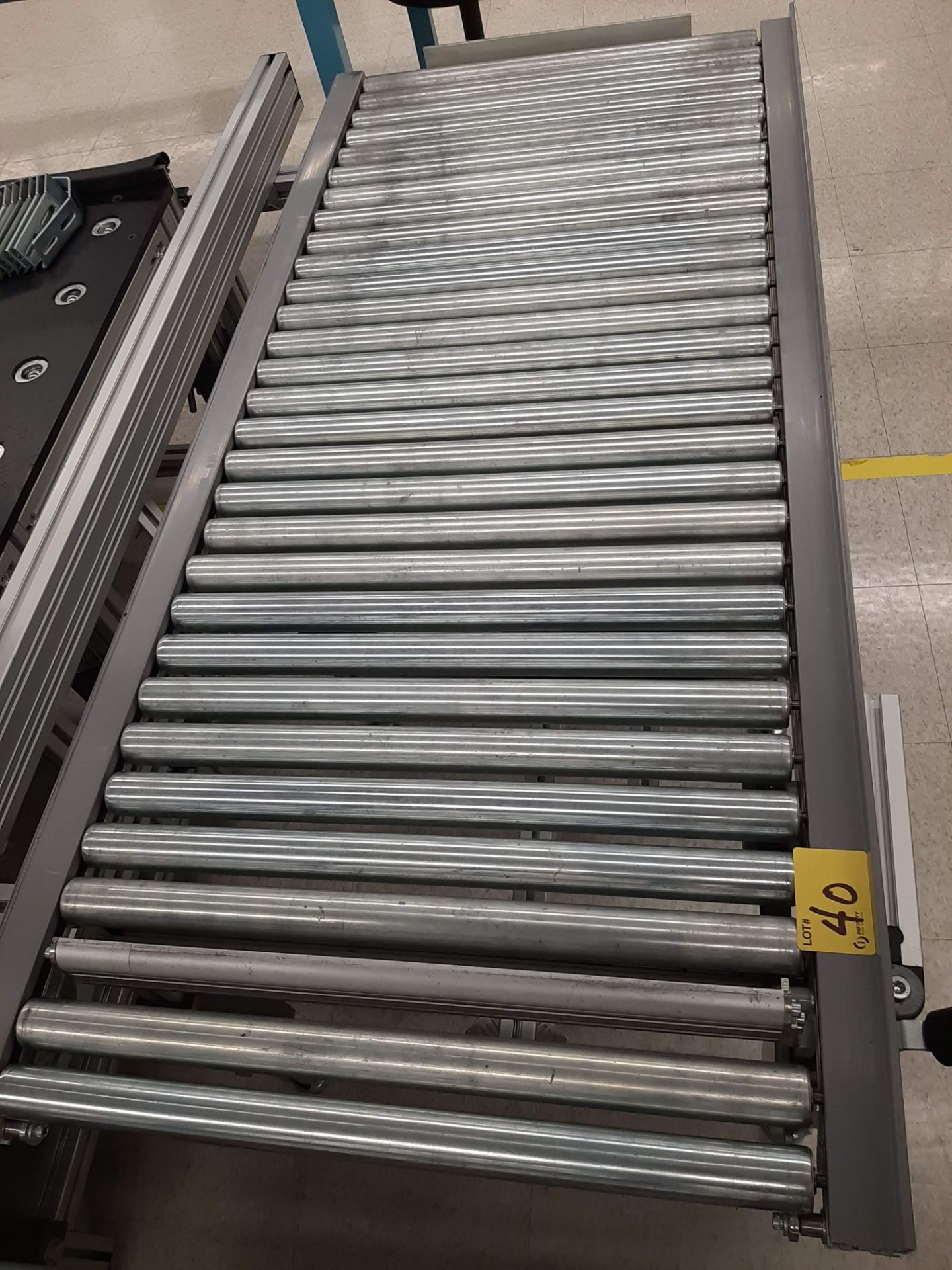 LOT - (4) PNEUMATIC ASSEMBLY/WORK TABLES W/ (4) SECTIONS 6' X 2' ROLLING CONVEYOR - Image 7 of 7