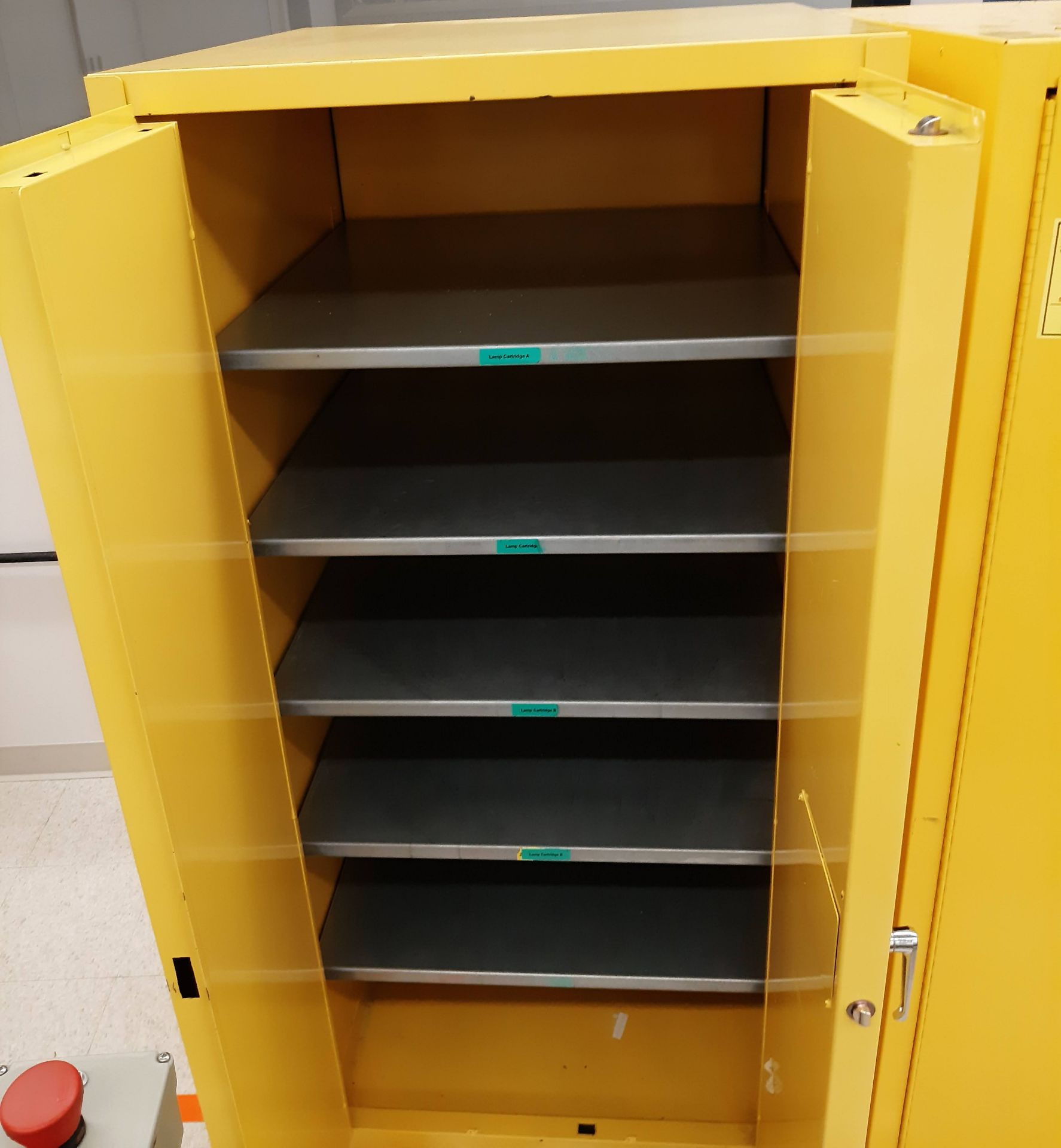 EAGLE MFG. 1962 SAFETY STORAGE CABINET - Image 2 of 3