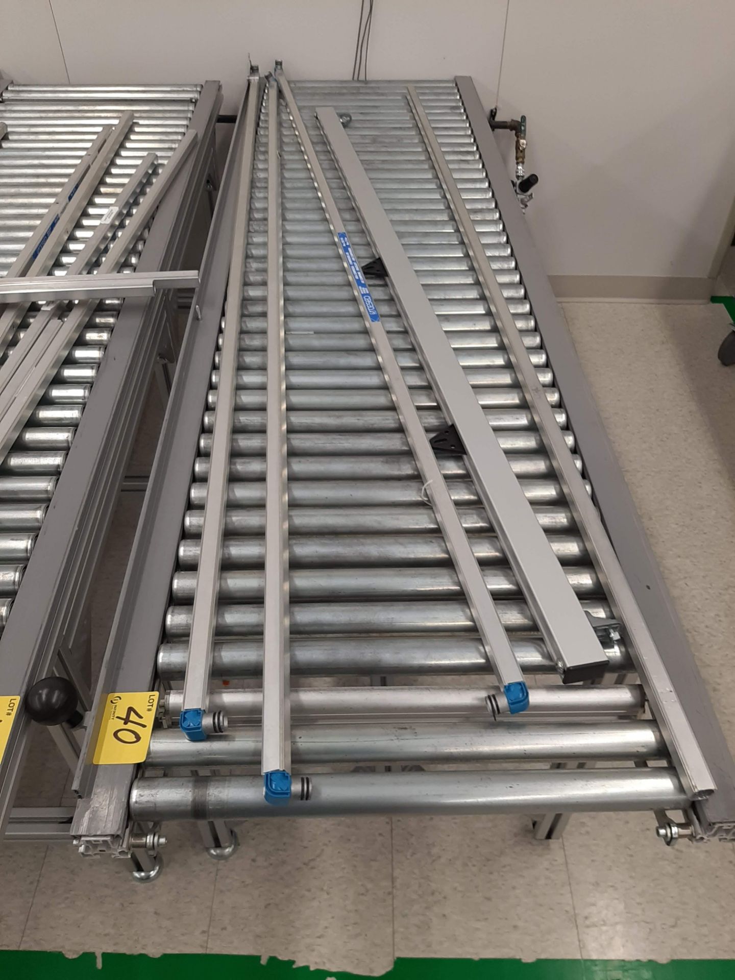 LOT - (4) PNEUMATIC ASSEMBLY/WORK TABLES W/ (4) SECTIONS 6' X 2' ROLLING CONVEYOR - Image 5 of 7