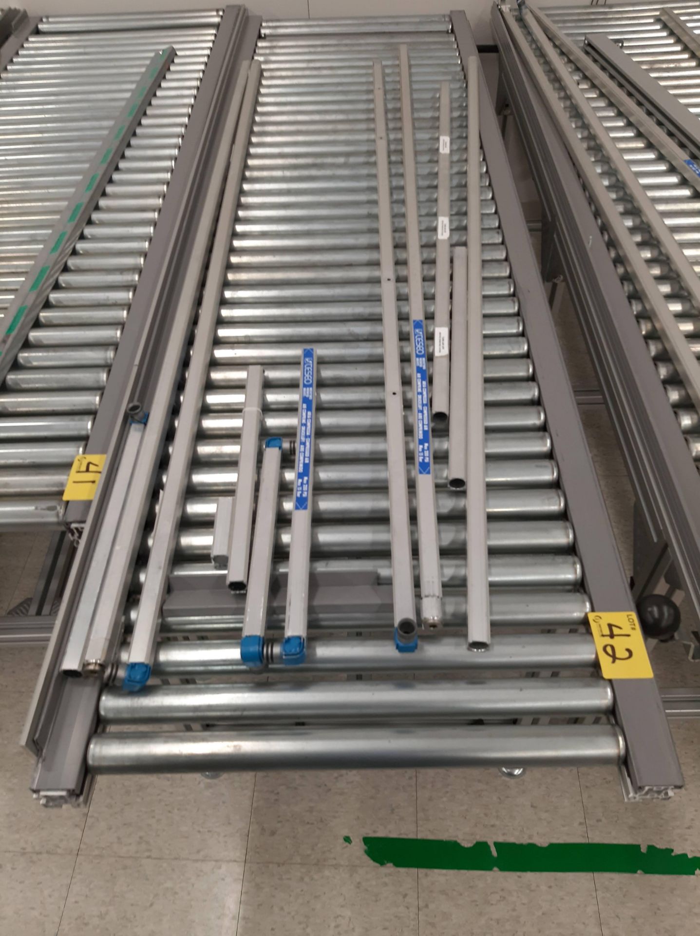 LOT - (4) PNEUMATIC ASSEMBLY/WORK TABLES W/ (5) SECTIONS ASSORTED ROLLING CONVEYOR - Image 8 of 8