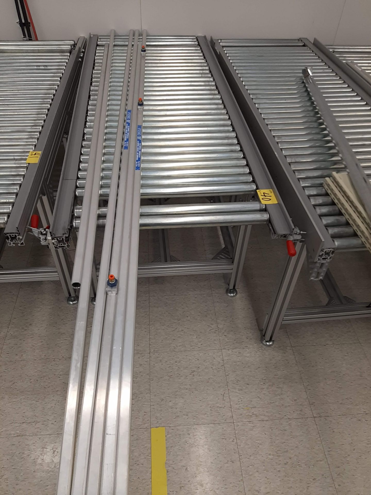 LOT - (4) PNEUMATIC ASSEMBLY/WORK TABLES W/ (4) SECTIONS 6' X 2' ROLLING CONVEYOR - Image 6 of 7