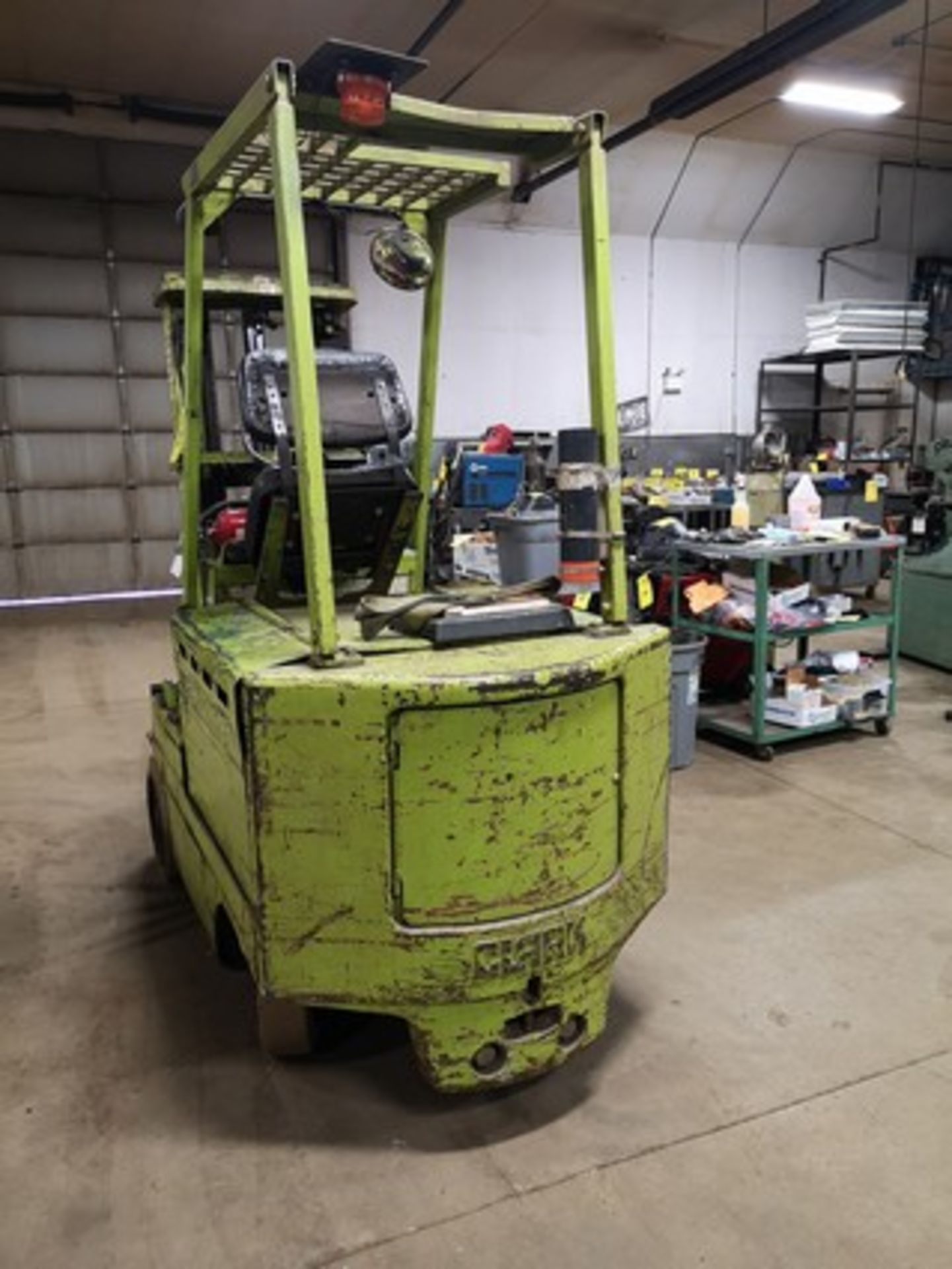 CLARK EC500-40 ELECTRIC FORKLIFT, 3,700LB CAP., 3-STAGE MAST, 188” MAX LIFT, S/N E355-98-1572 W/ - Image 8 of 10