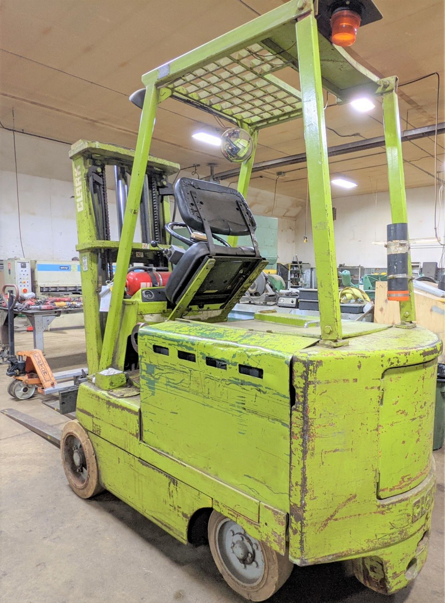 CLARK EC500-40 ELECTRIC FORKLIFT, 3,700LB CAP., 3-STAGE MAST, 188” MAX LIFT, S/N E355-98-1572 W/ - Image 2 of 10