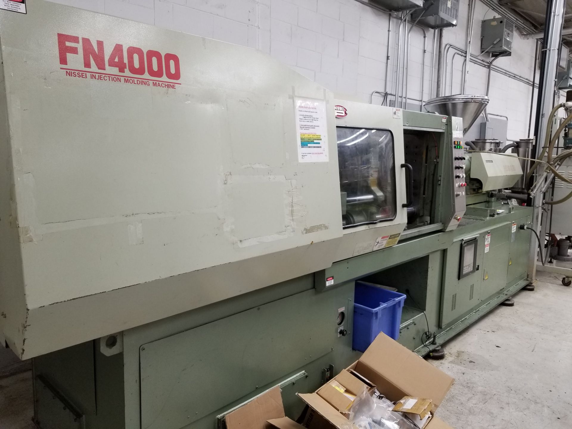 1999 NISSEI FN4000 HORIZONTAL INJECTION MOULDING MACHINE, 200 TON CAP. 160Z. SHOT SIZE 56MM. SCREW - Image 4 of 17