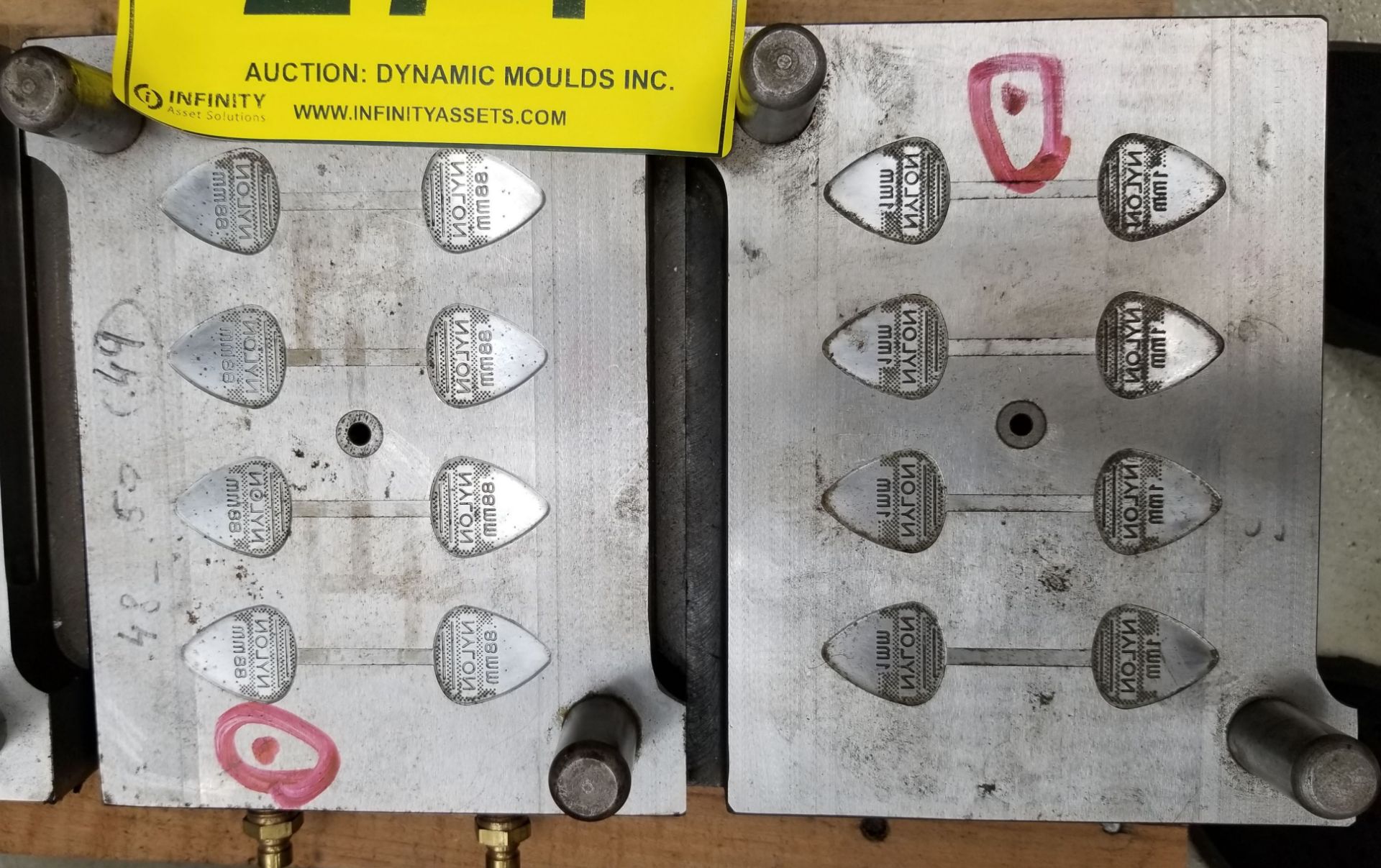 SET OF INJECTION MOULDS FOR ASSORTED GUITAR PICKS (FULL SPECTRUM OF THICKNESS) (6) CAVITIES, (3) - Image 4 of 8