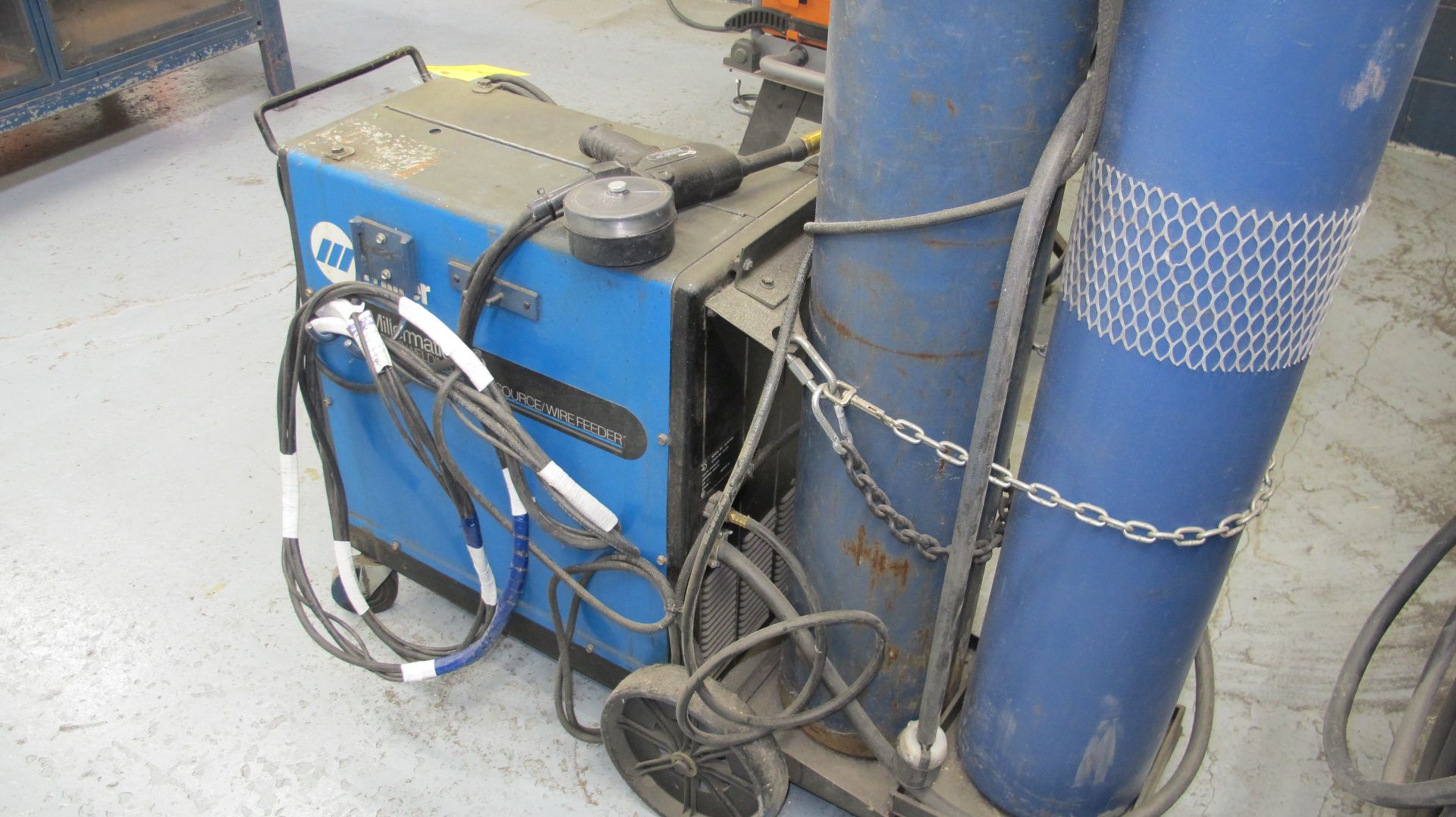 MILLER MILLERMATIC 250 CV-DC WELDING POWER SOURCE W/ MILLER SPOOLMATIC 15A WIRE FEEDER, CABLES AND - Image 6 of 6
