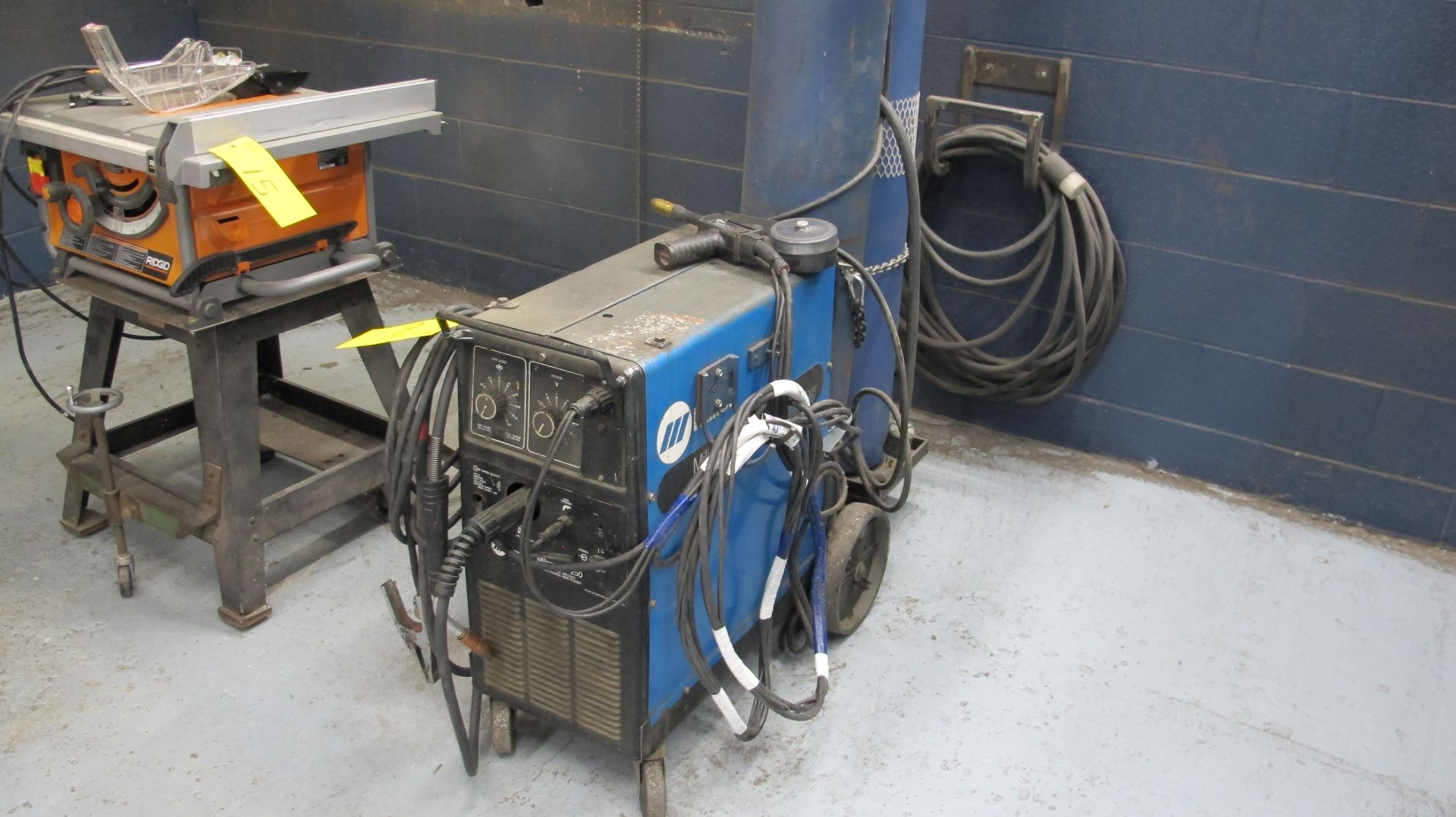 MILLER MILLERMATIC 250 CV-DC WELDING POWER SOURCE W/ MILLER SPOOLMATIC 15A WIRE FEEDER, CABLES AND