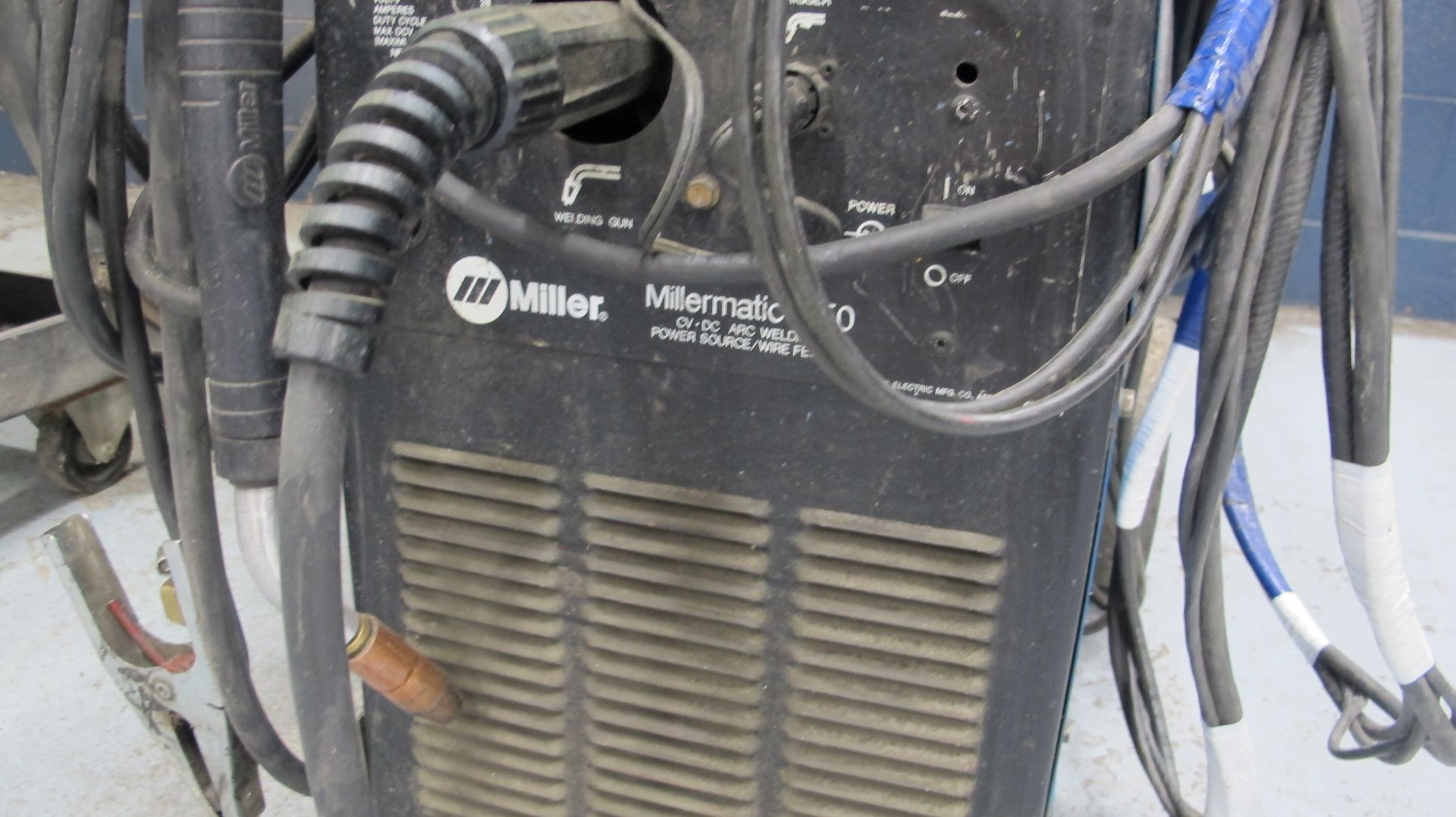 MILLER MILLERMATIC 250 CV-DC WELDING POWER SOURCE W/ MILLER SPOOLMATIC 15A WIRE FEEDER, CABLES AND - Image 3 of 6