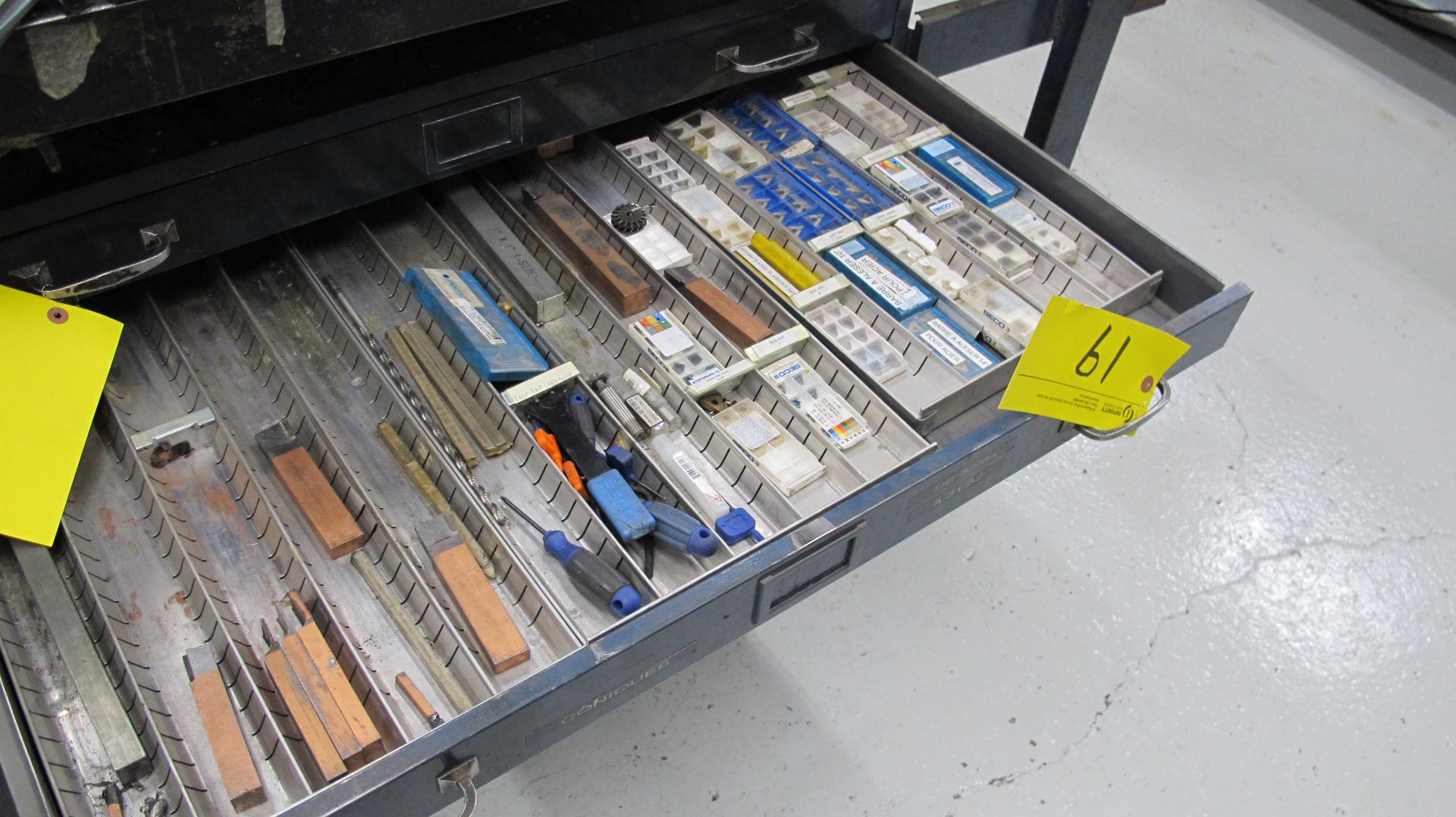 CONTENTS OF 1-DRAWER OF TOOL STORAGE CABINET INCLUDING CARBIDE CUTTER SETS, CUTTER BARS, ETC. (NO - Image 2 of 2