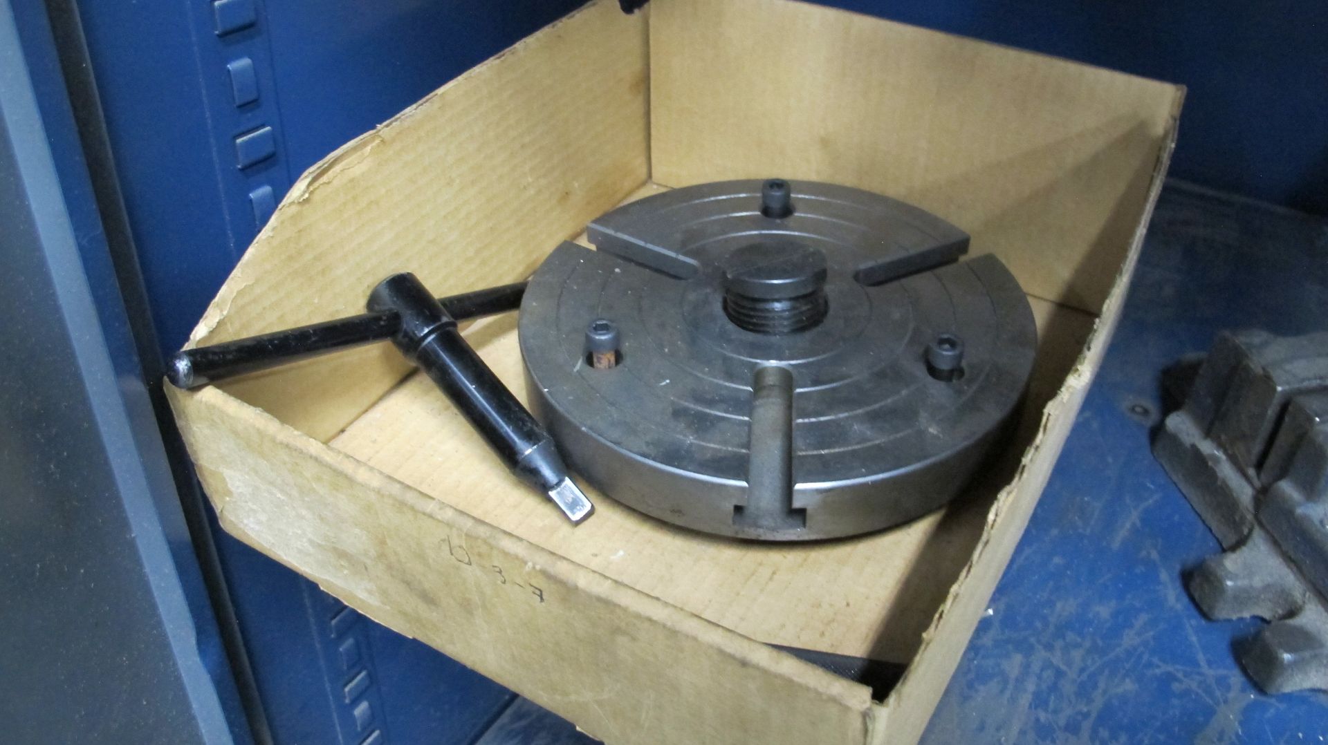 LOT OF 3" ANGLING VISE, 3-1/2" MACHINE VISE, ANGLE PLATES AND 8"DIA. TABLE (MACHINE SHOP) - Image 3 of 3