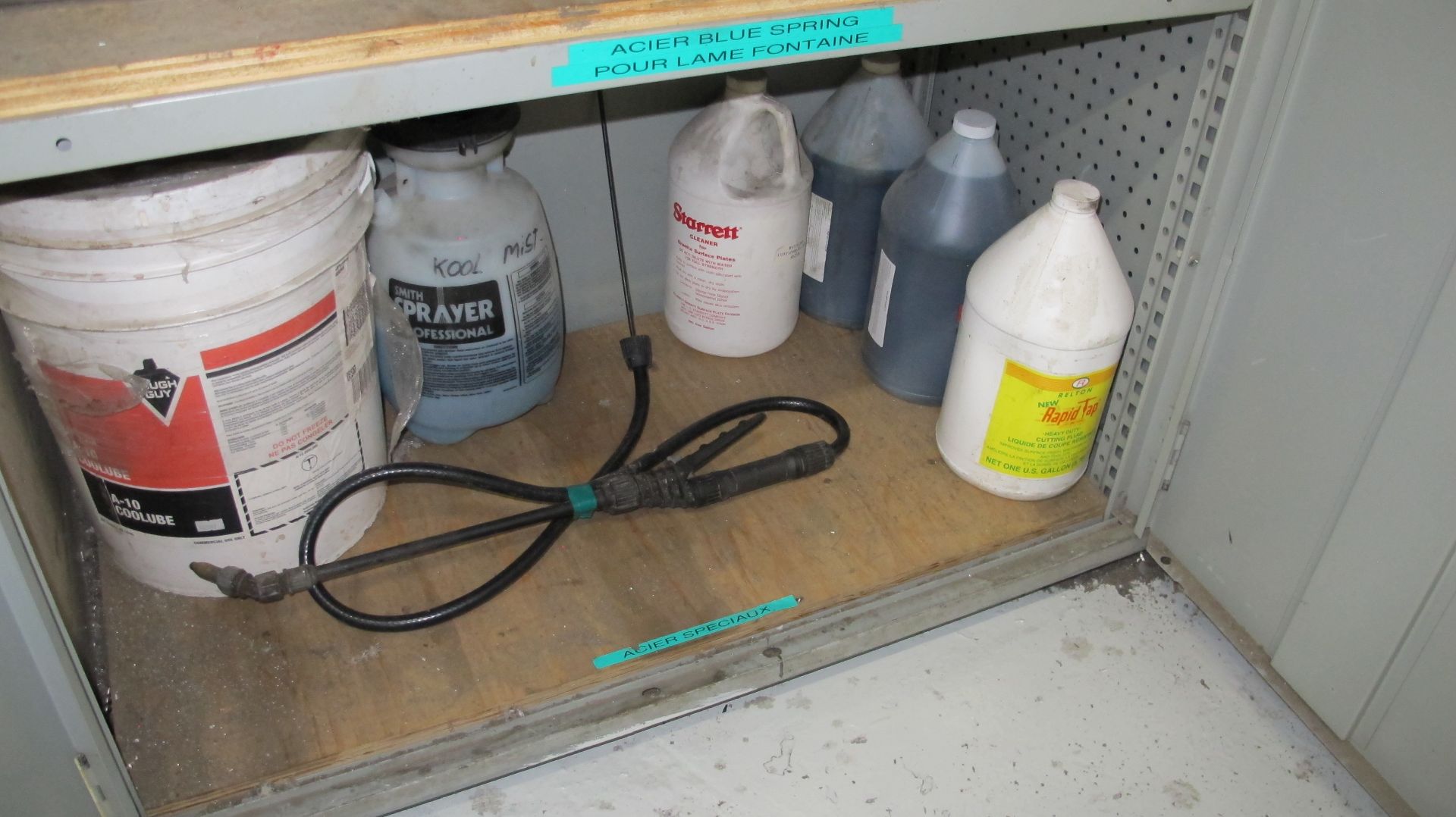 2-DOOR METAL CABINET W/ METAL BAR STOCK, PLASTIC AND CLEANING FLUIDS (MACHINE SHOP) - Image 4 of 5