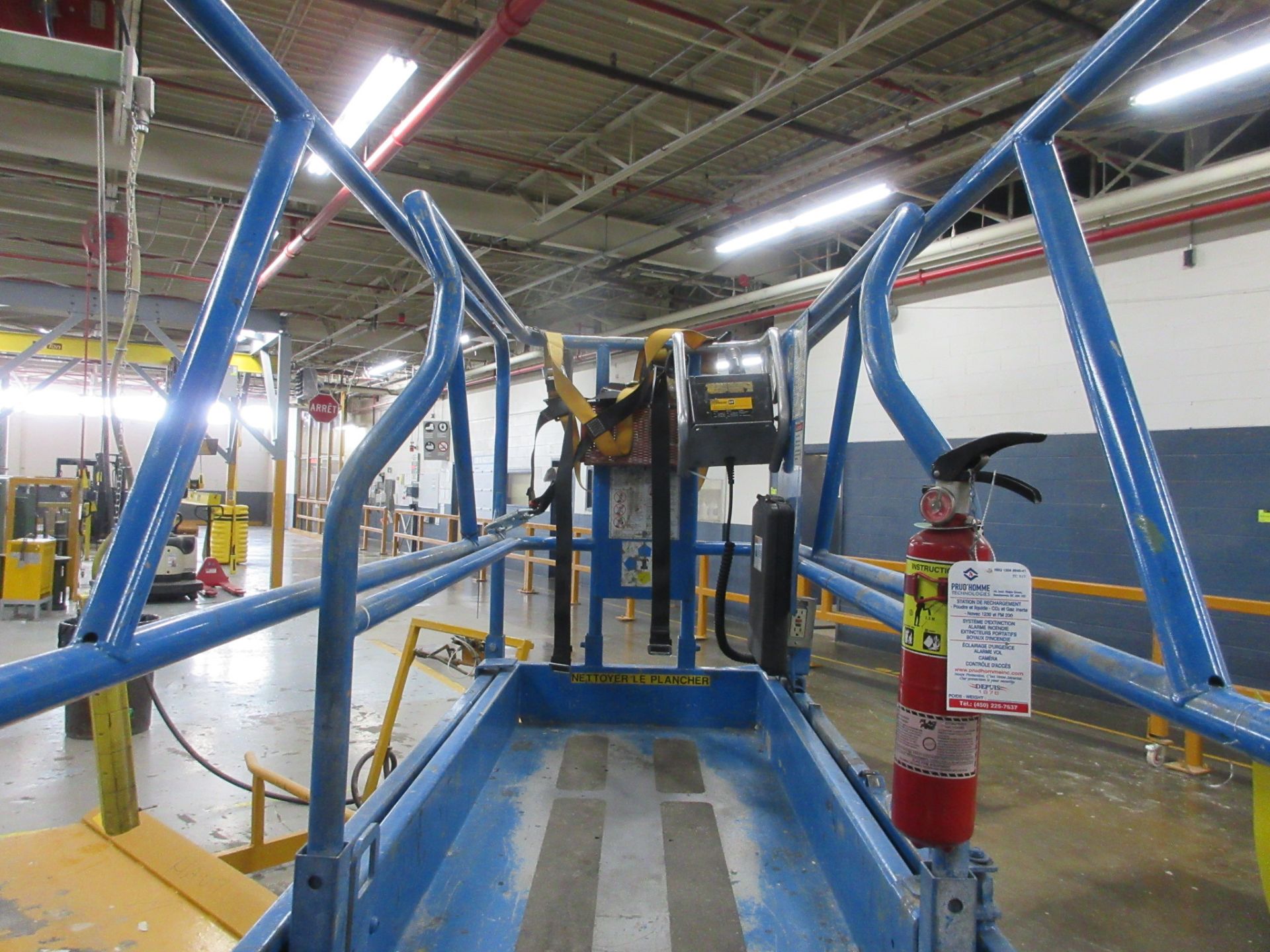 GENIE GS-2032 ELECTRIC SCISSOR LIFT, 600LB CAP., 20' MAX LIFT, 110V PLUGIN, EXTENDABLE PLATFORM, - Image 9 of 10