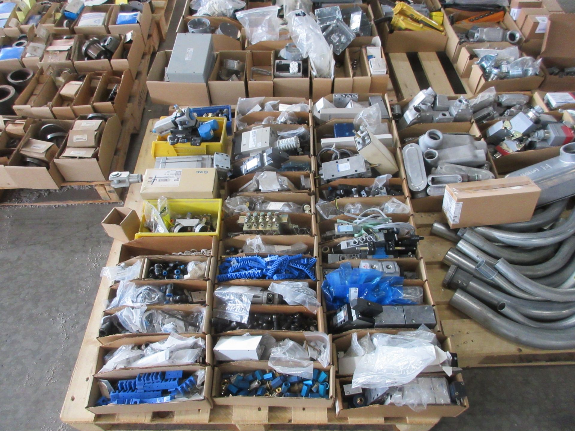 LOT OF ELECTRICAL COMPONENTS / BOXES ON (4) PALLETS (SOUTHWEST WAREHOUSE) - Image 5 of 5