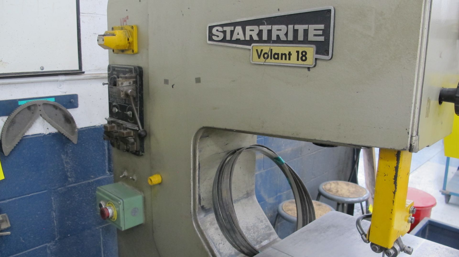 STARTRITE VOLANT 18 VERTICAL METAL CUTTING BANDSAW, 110V BLADE WELDER, 19" X 19" TABLE, 18" - Image 3 of 10