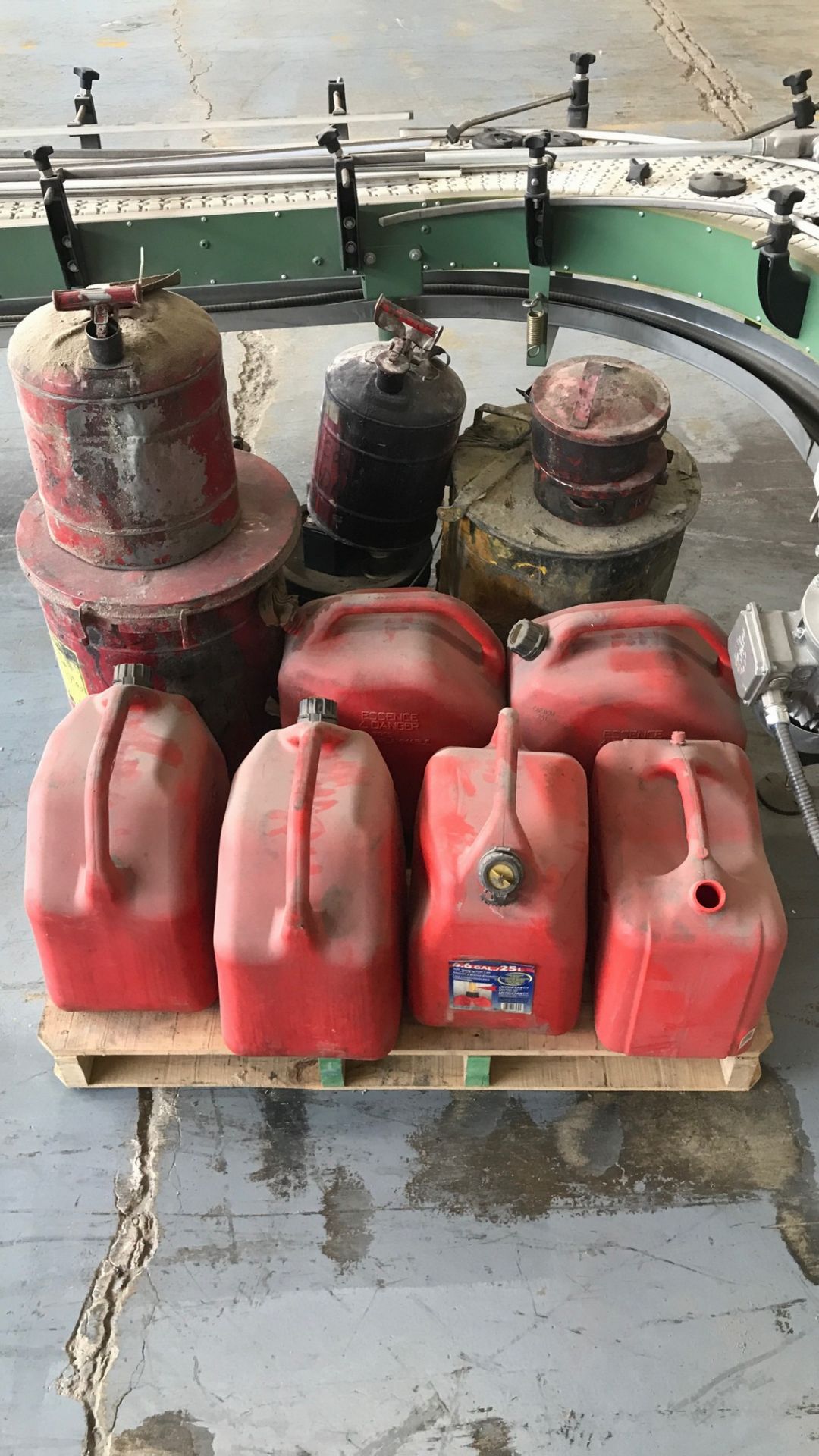 PALLET OF (6) FUEL TANKS AND SAFETY CANISTERS
