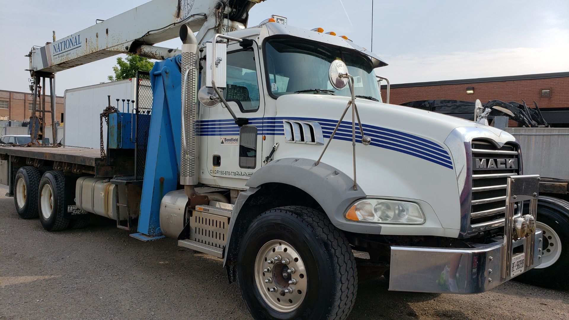 2012 MACK GU813 TANDEM AXLE PICKER TRUCK, METER READING 238,000KMS (UNVERIFIED), EATON FULLER 18 - Image 42 of 44