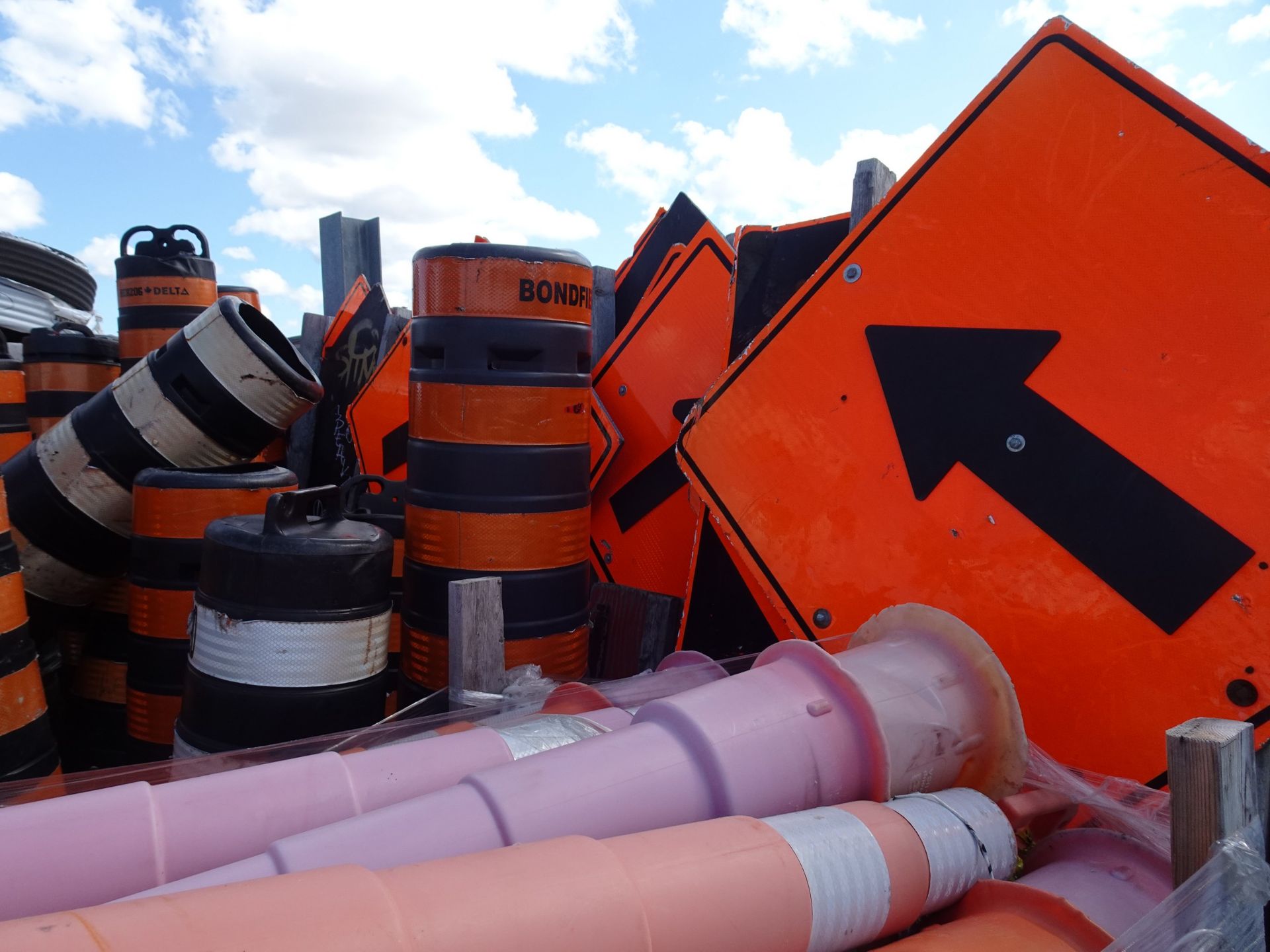 LARGE SELECTION OF SAFETY SIGNS ETC. - Image 11 of 12