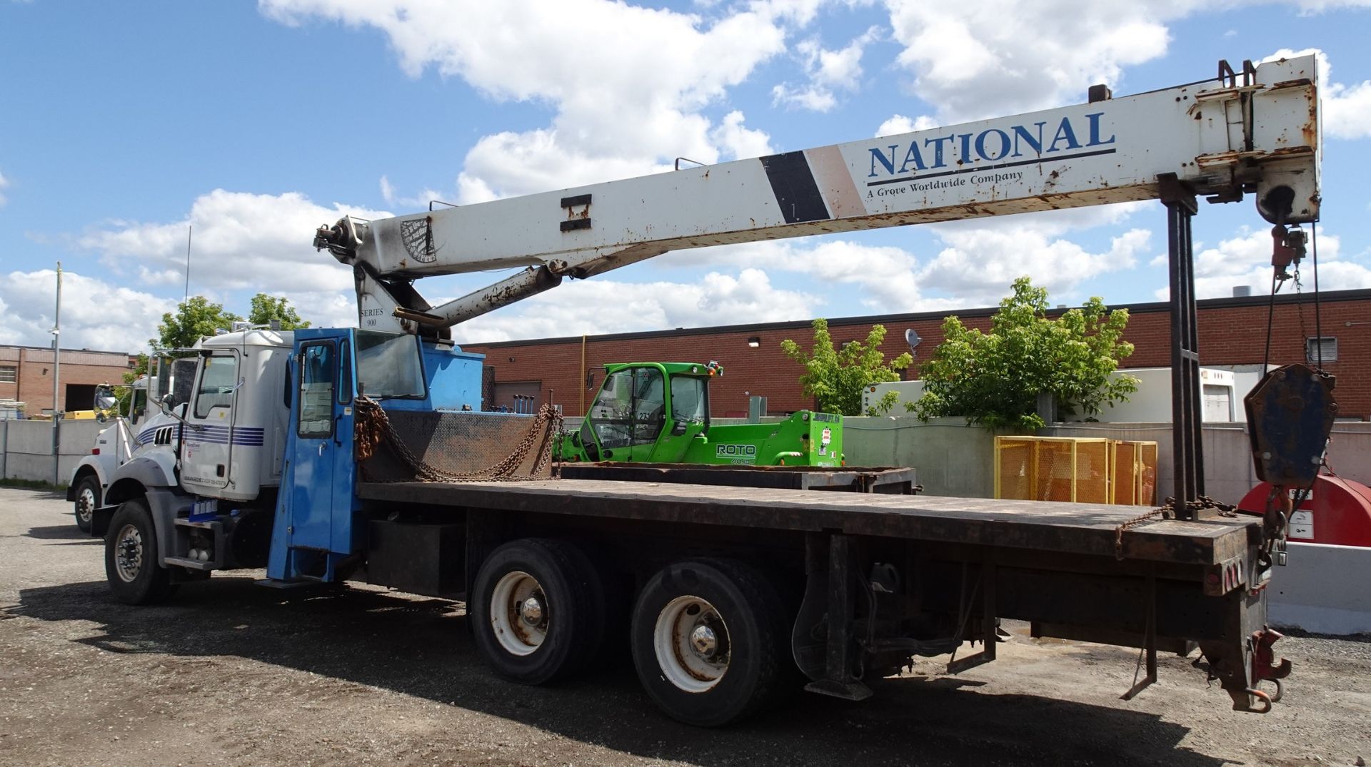 2012 MACK GU813 TANDEM AXLE PICKER TRUCK, METER READING 238,000KMS (UNVERIFIED), EATON FULLER 18 - Image 25 of 44