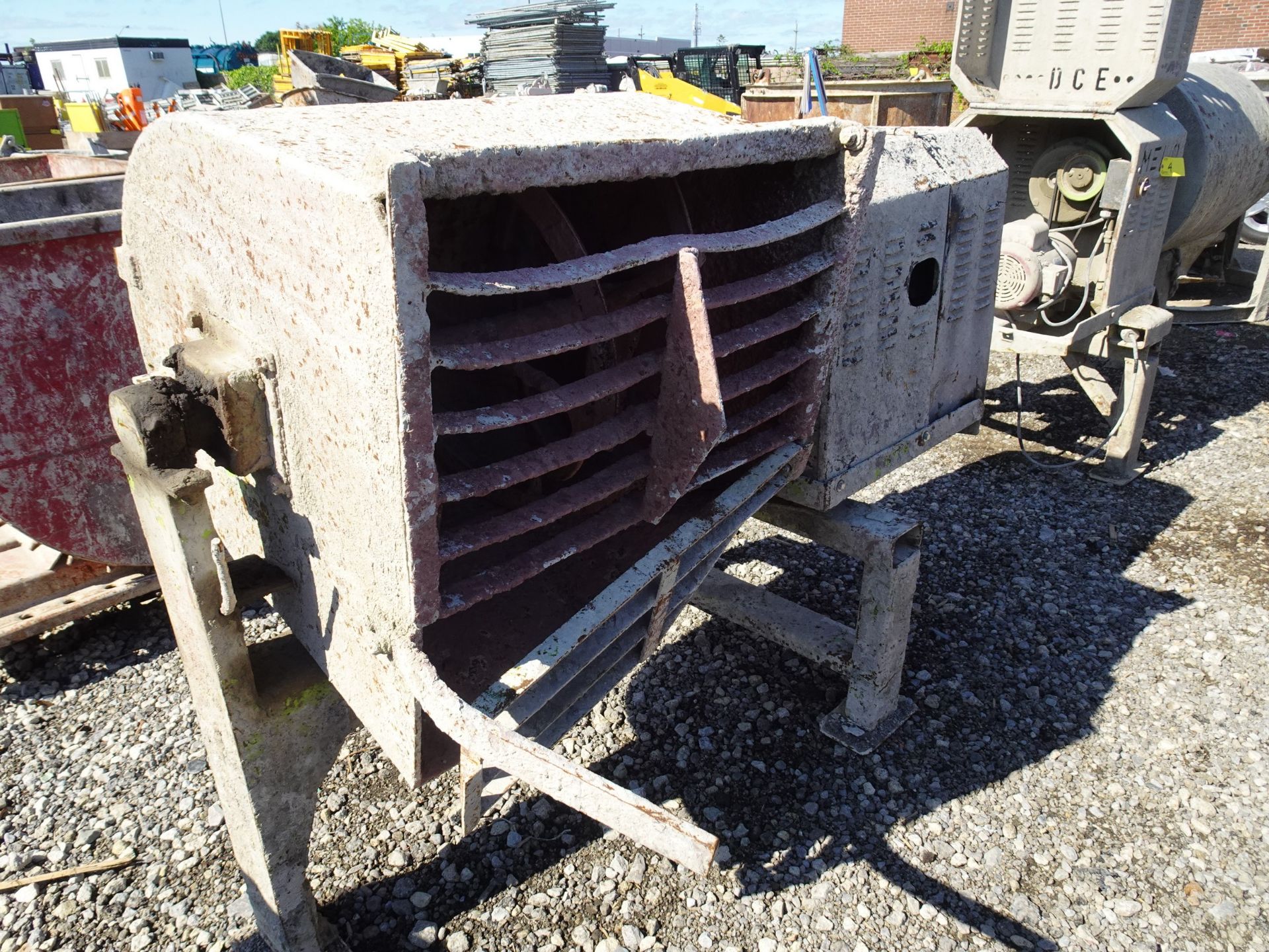 MORTAR MIXER P/W HONDA GAS POWERED ENGINE (NEEDS ATTENTION) - Image 2 of 7