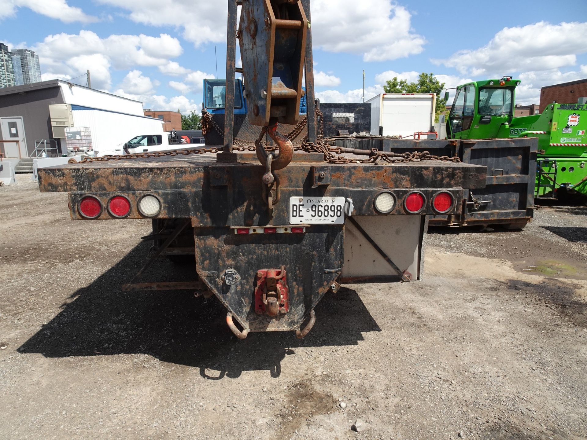 2012 MACK GU813 TANDEM AXLE PICKER TRUCK, METER READING 238,000KMS (UNVERIFIED), EATON FULLER 18 - Image 21 of 44