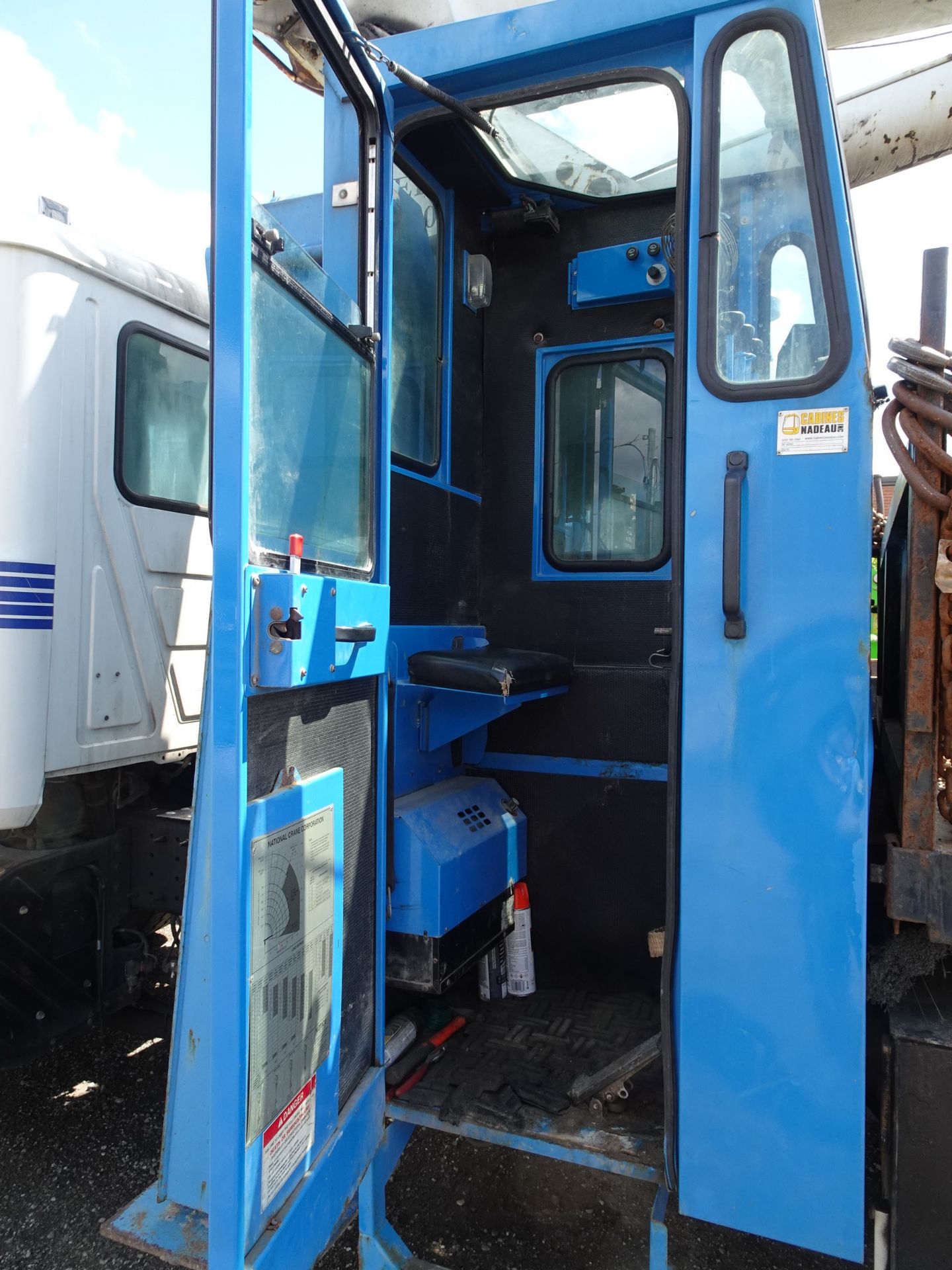 2012 MACK GU813 TANDEM AXLE PICKER TRUCK, METER READING 238,000KMS (UNVERIFIED), EATON FULLER 18 - Image 29 of 44