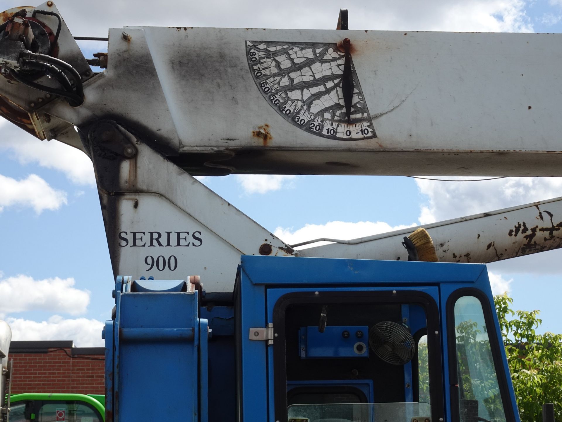 2012 MACK GU813 TANDEM AXLE PICKER TRUCK, METER READING 238,000KMS (UNVERIFIED), EATON FULLER 18 - Image 26 of 44