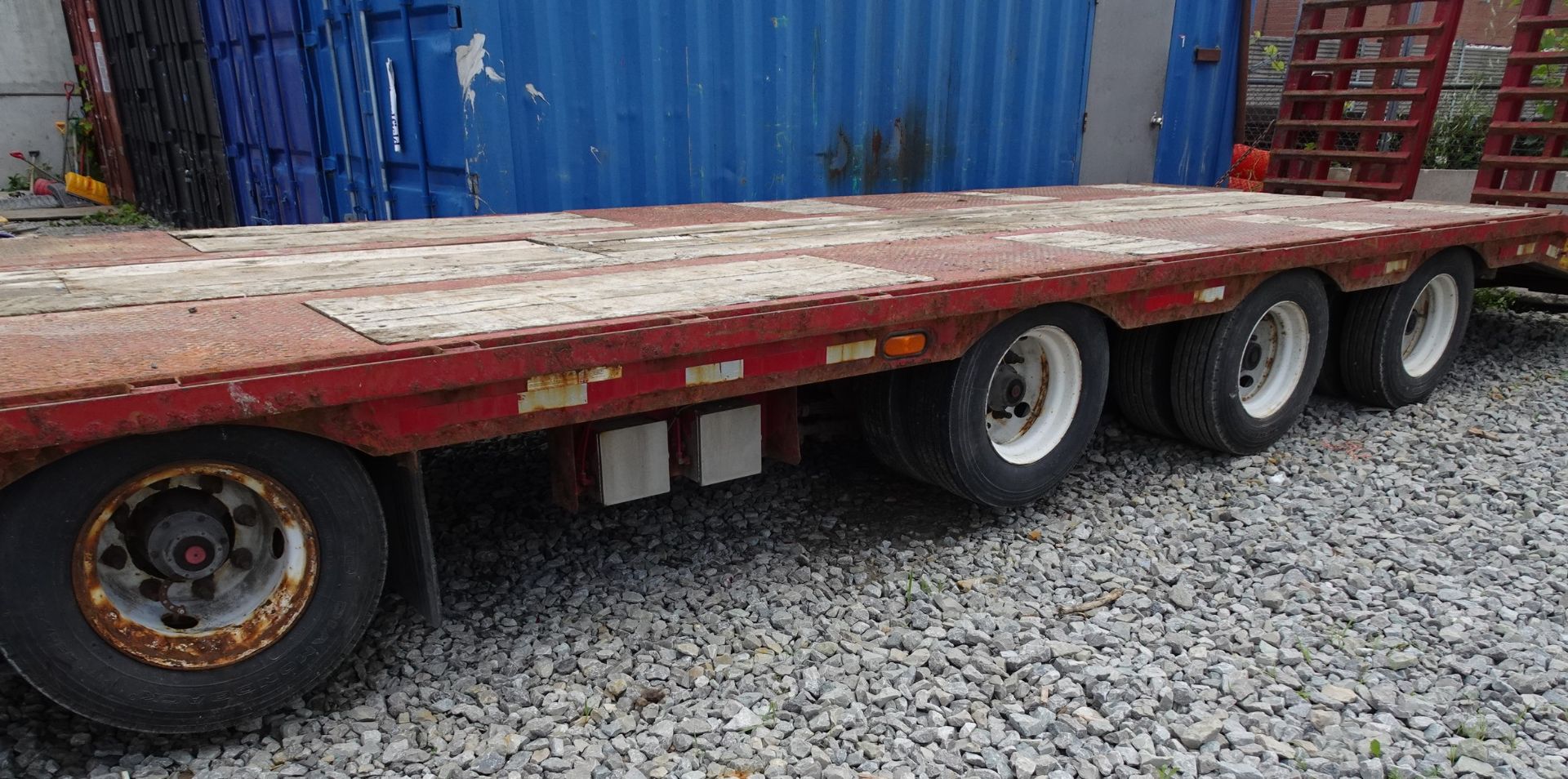 2013 JC TRAILER TAG QUAD-AXLE FLAT DECK TRAILER, PNEUMATIC BEAVER TAILS, 41,272 LBS CAPACITY, LIFT - Image 8 of 19