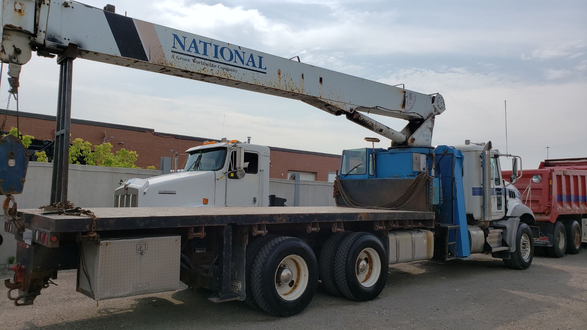 2012 MACK GU813 TANDEM AXLE PICKER TRUCK, METER READING 238,000KMS (UNVERIFIED), EATON FULLER 18 - Image 43 of 44