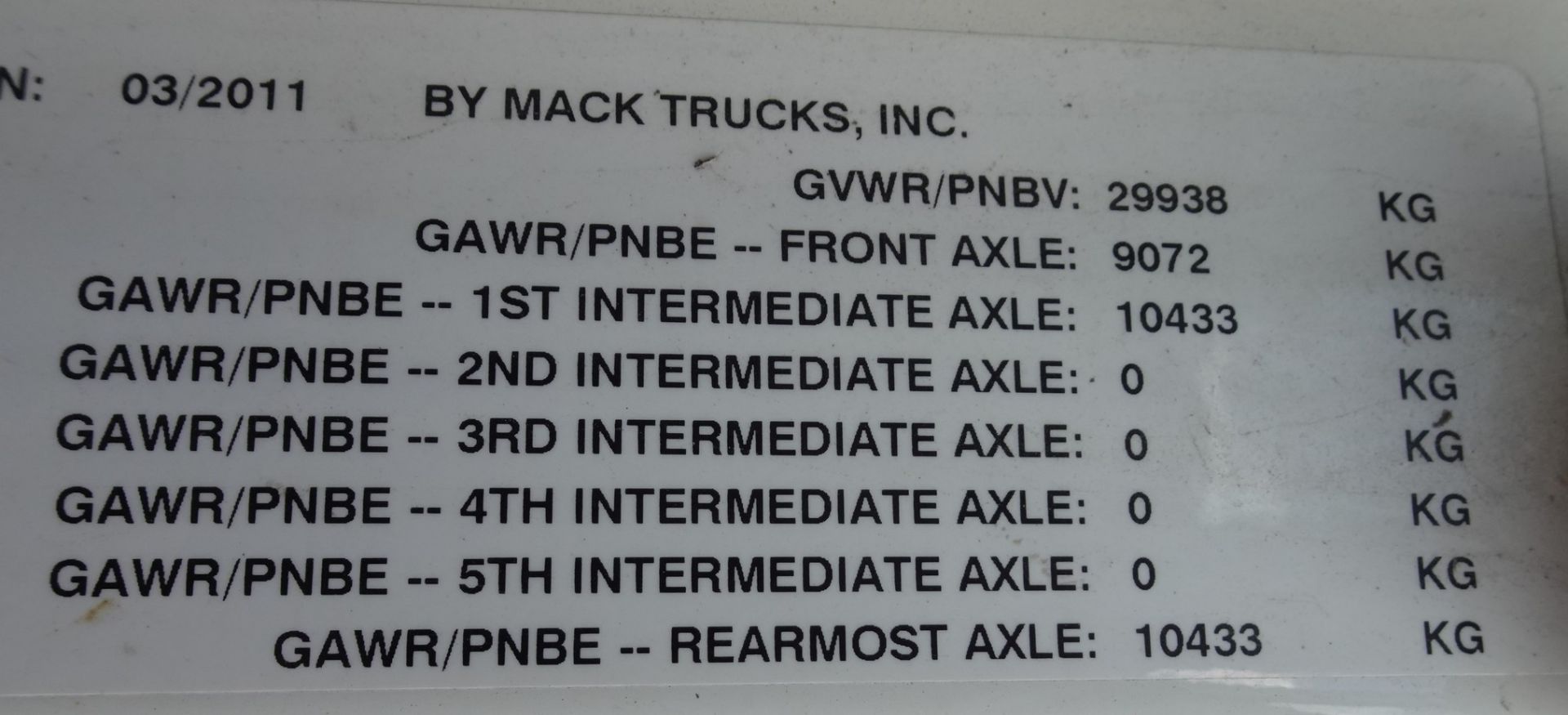 2012 MACK GU813 TANDEM AXLE PICKER TRUCK, METER READING 238,000KMS (UNVERIFIED), EATON FULLER 18 - Image 7 of 44