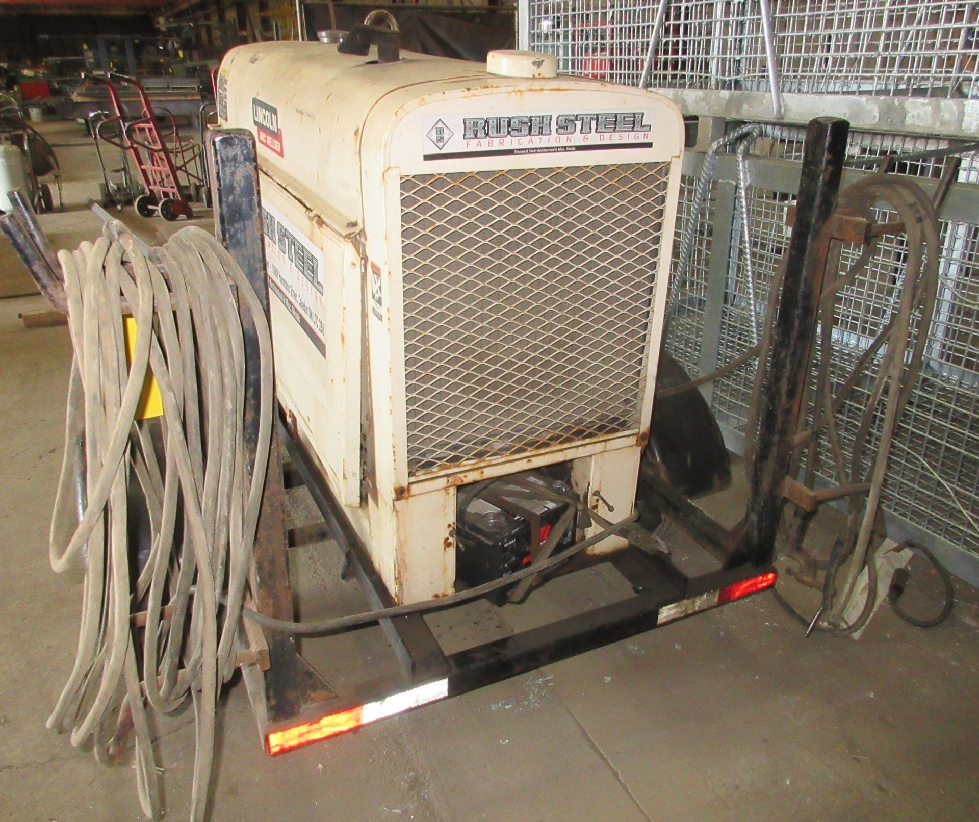 LINCOLN ELECTRIC CLASSIC III D SA300-TMD27 GAS POWERED WELDER ON TRAILER W/ CABLES - Image 4 of 8